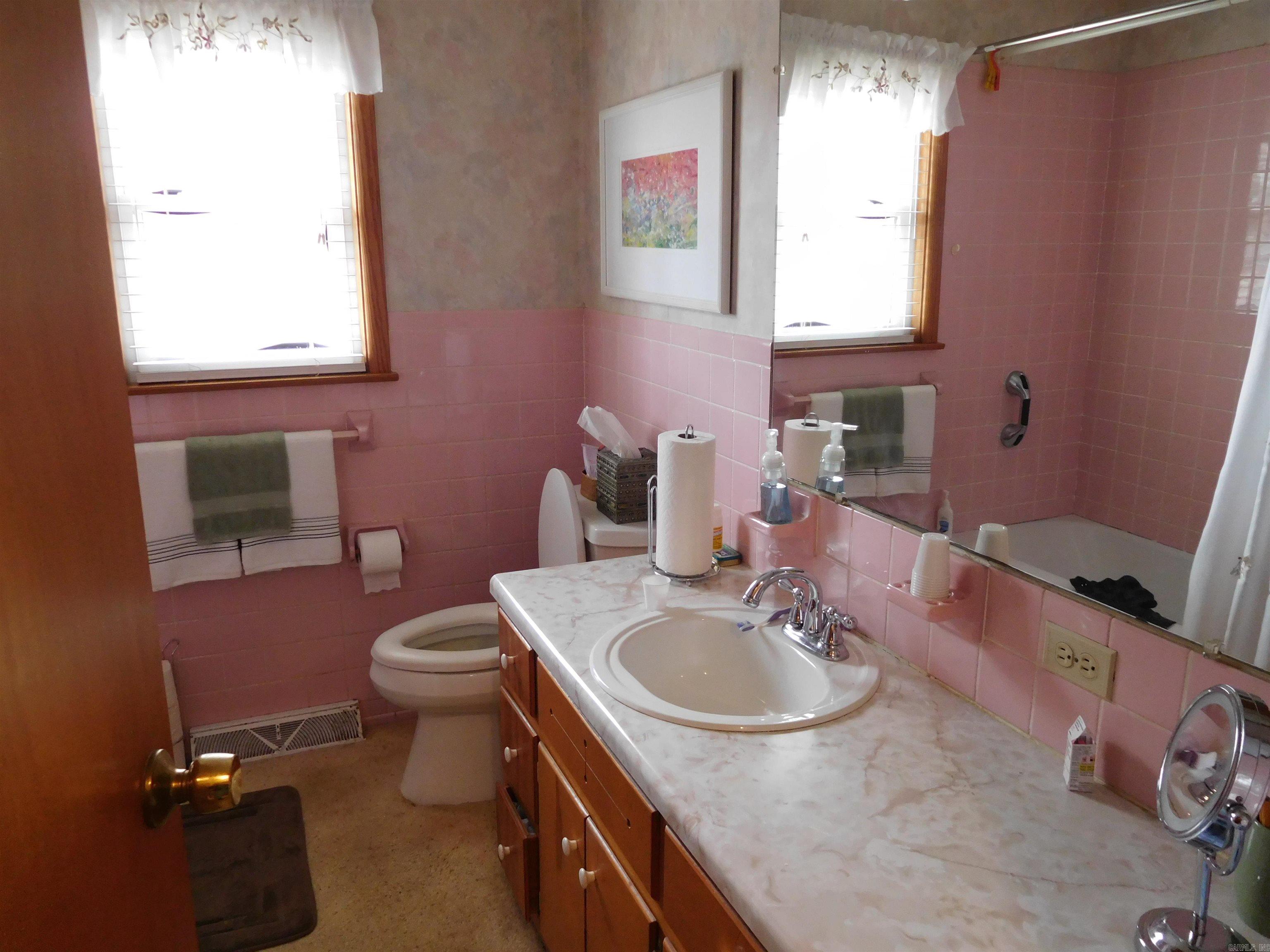1019 W 4th Street Property Photo 8
