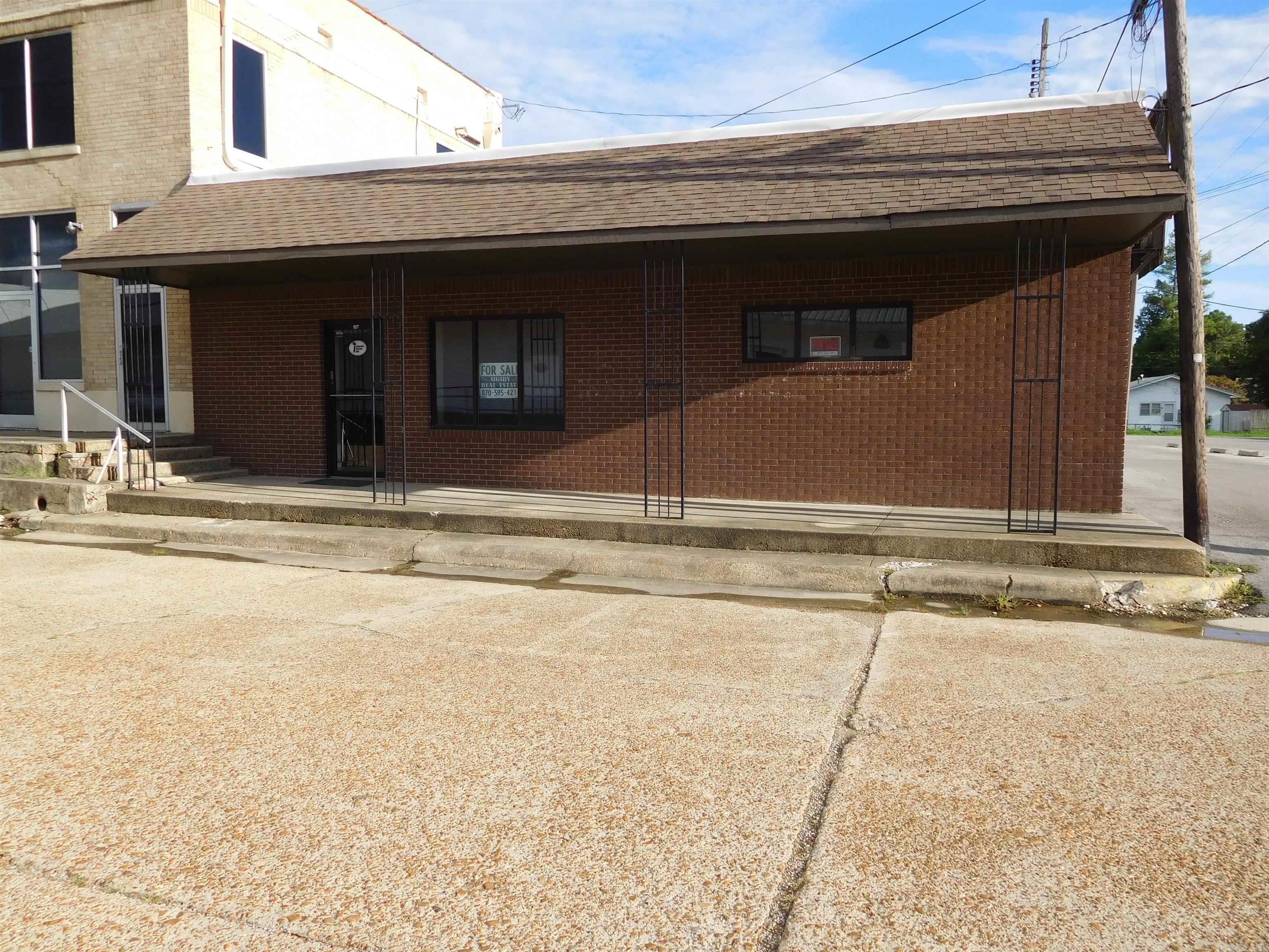 107 W 4th Street Property Photo 1