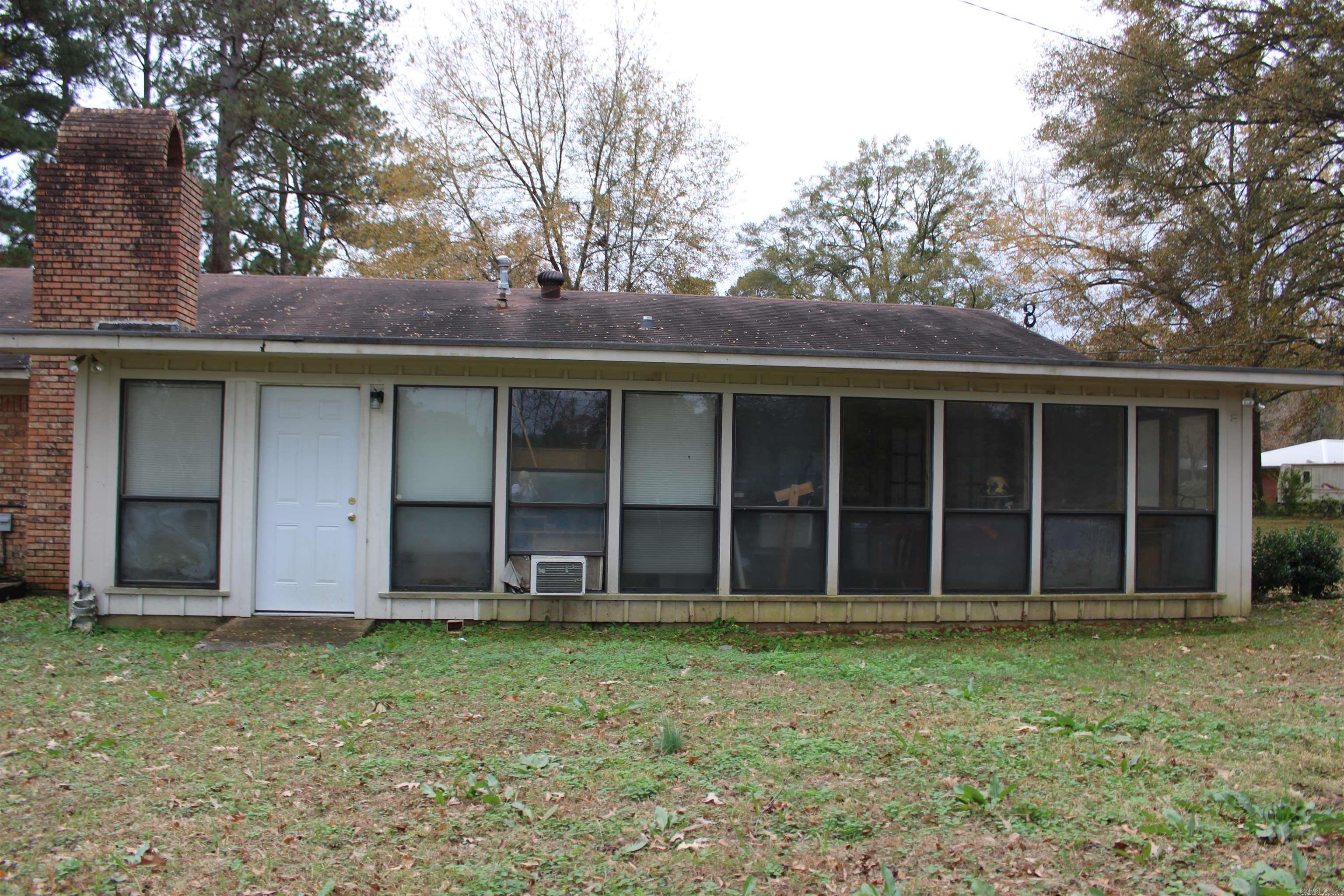 203 Airport Loop Property Photo 2