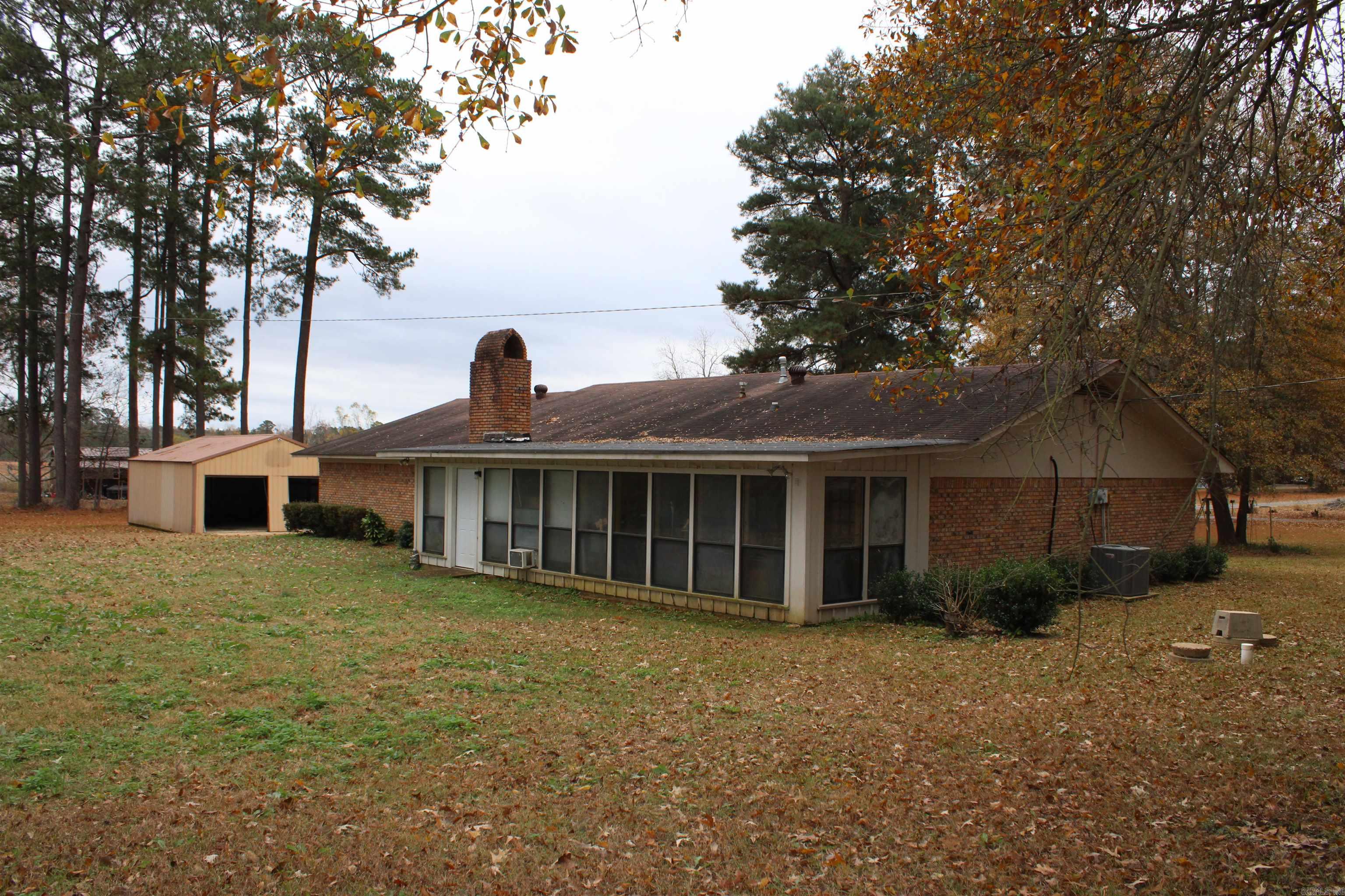 203 Airport Loop Property Photo 3
