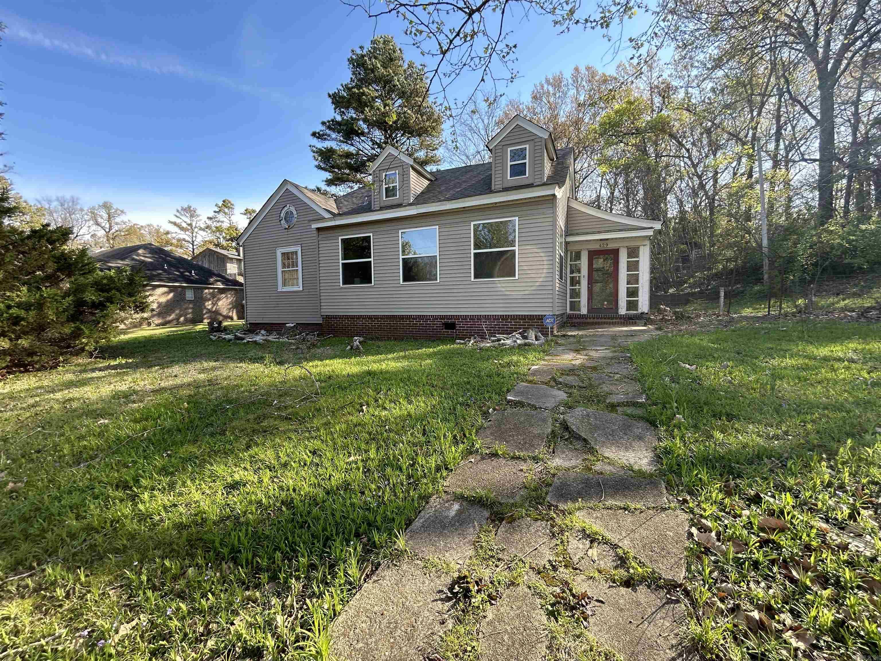 429 East St Property Photo 1