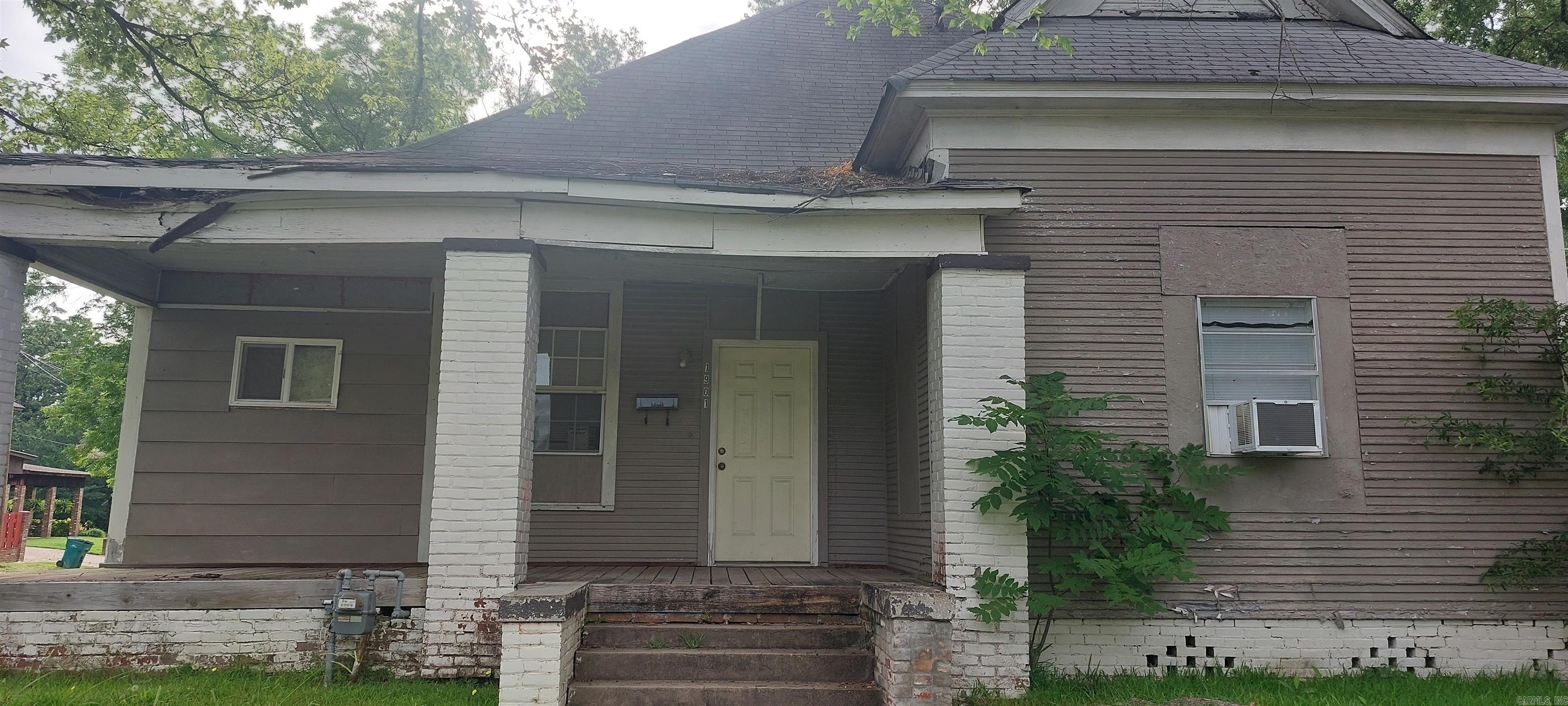 1901 S Cherry St Property Photo 1