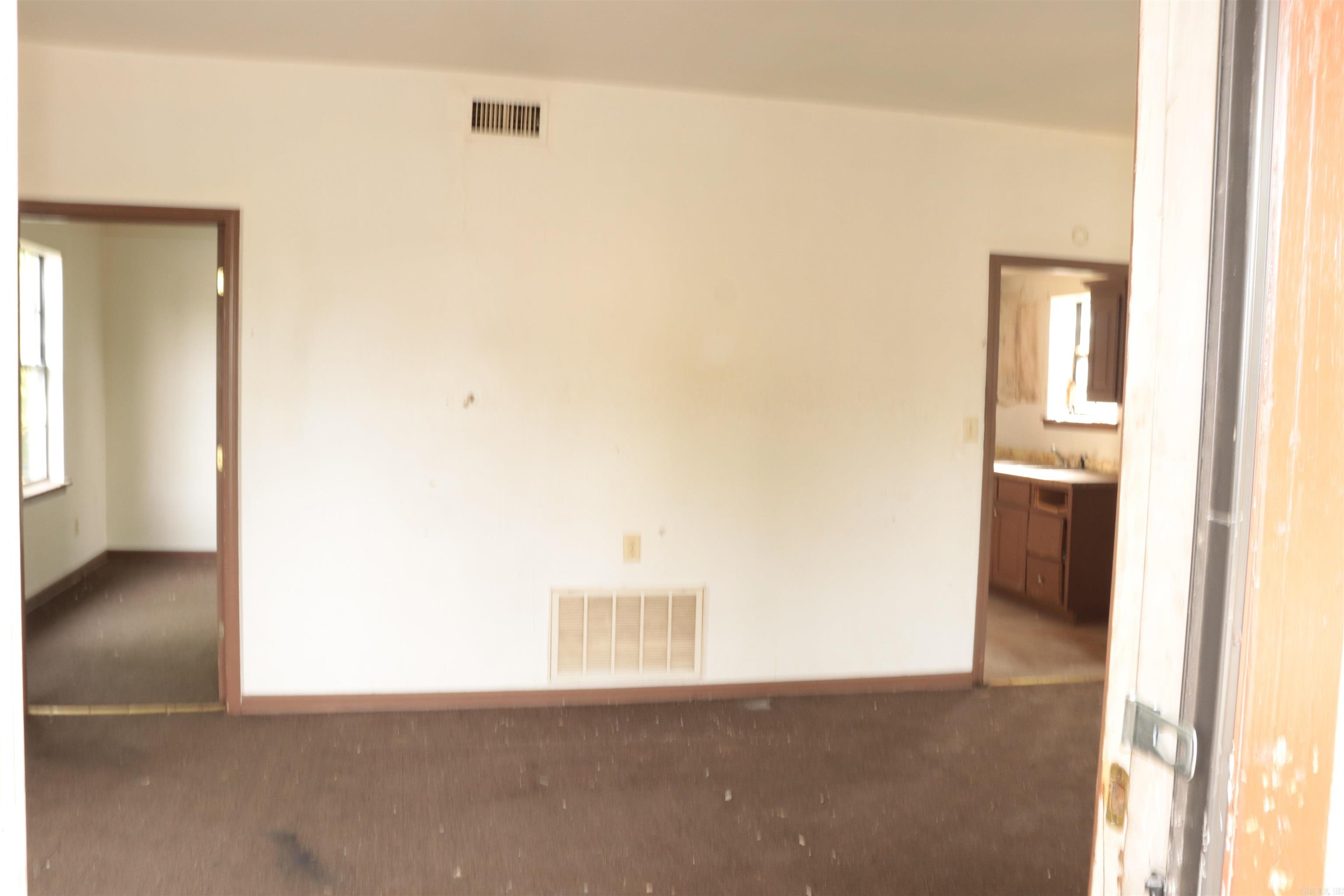 811 W 28th Street Property Photo 5