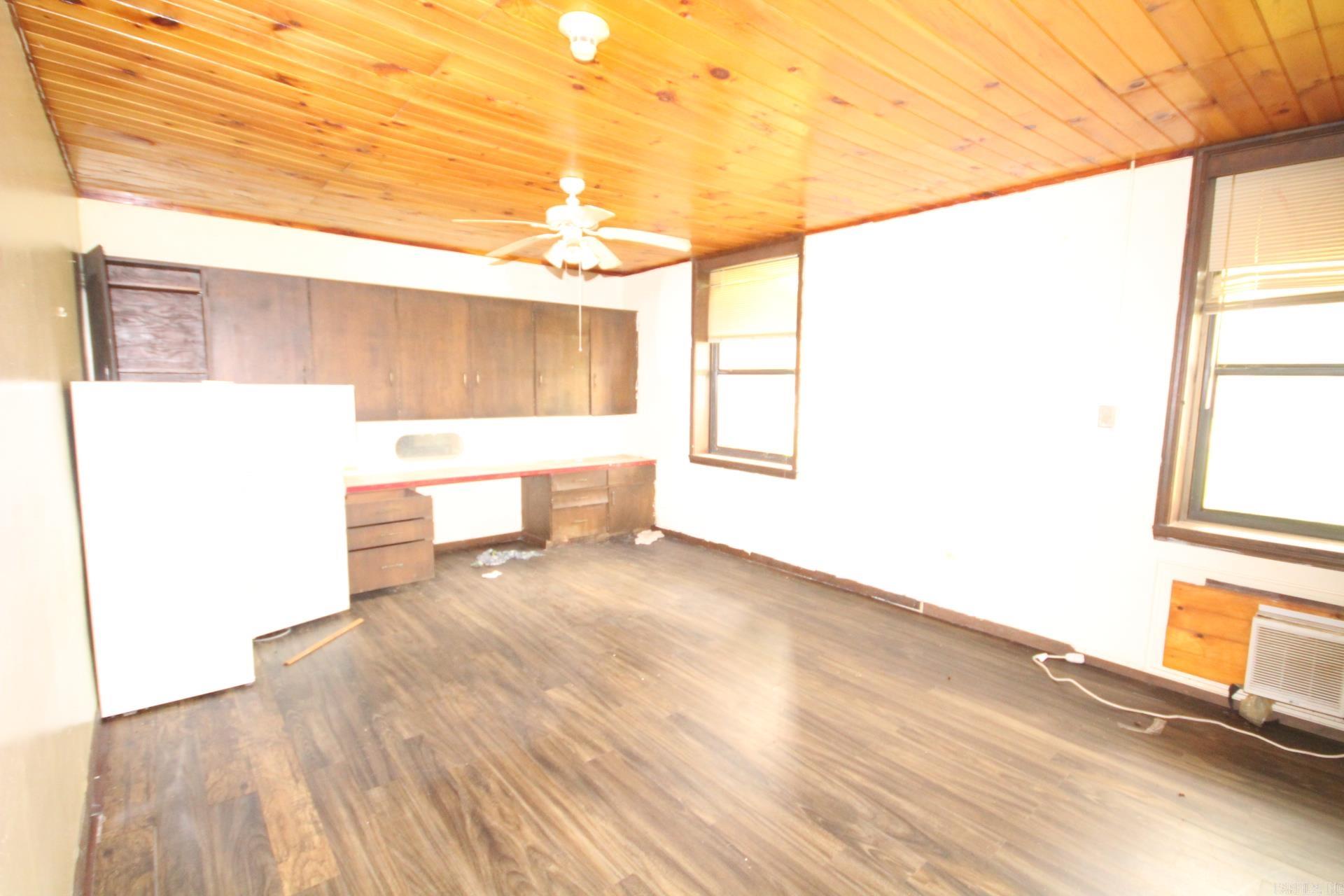 625 N Main Street Property Photo 7