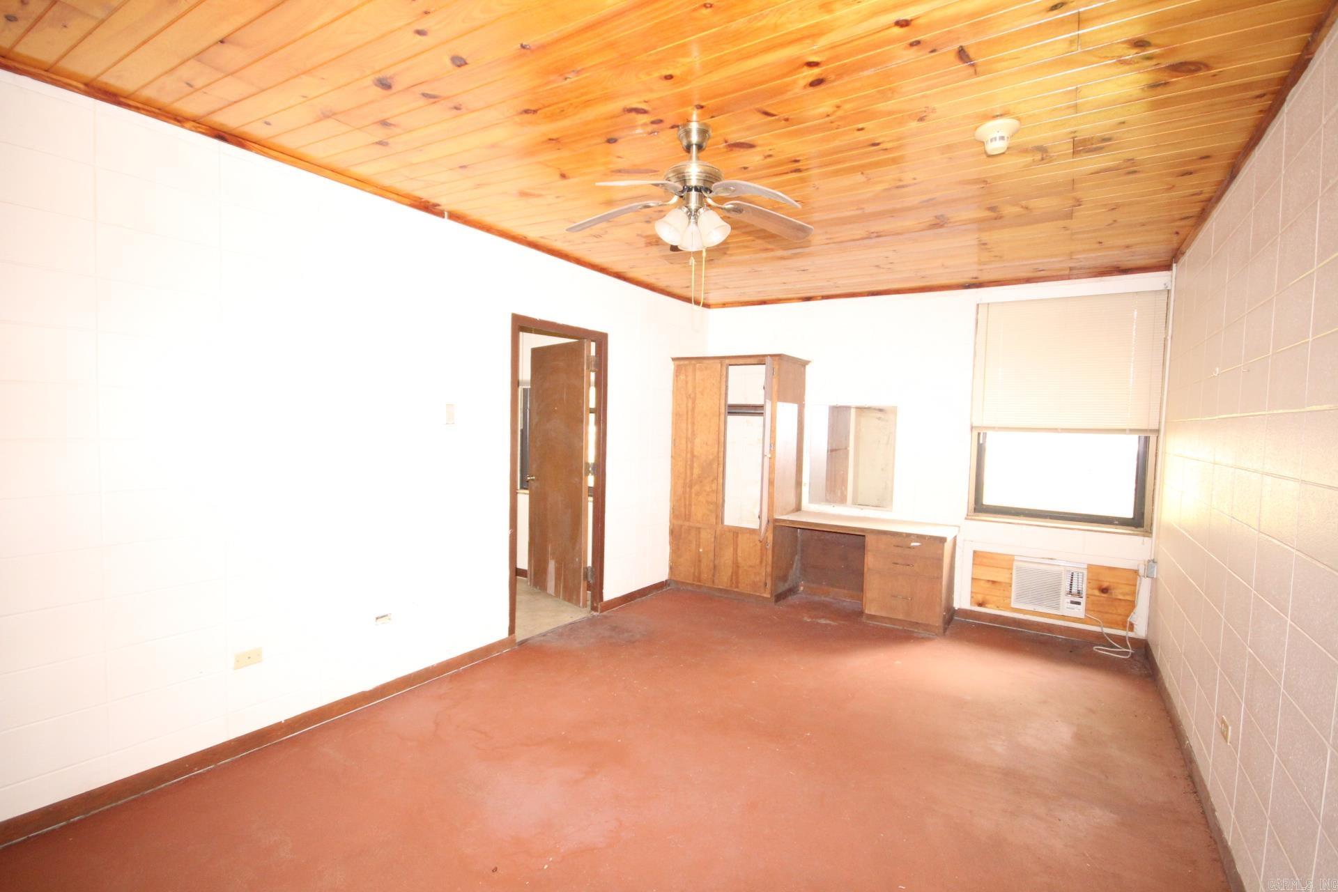 625 N Main Street Property Photo 8