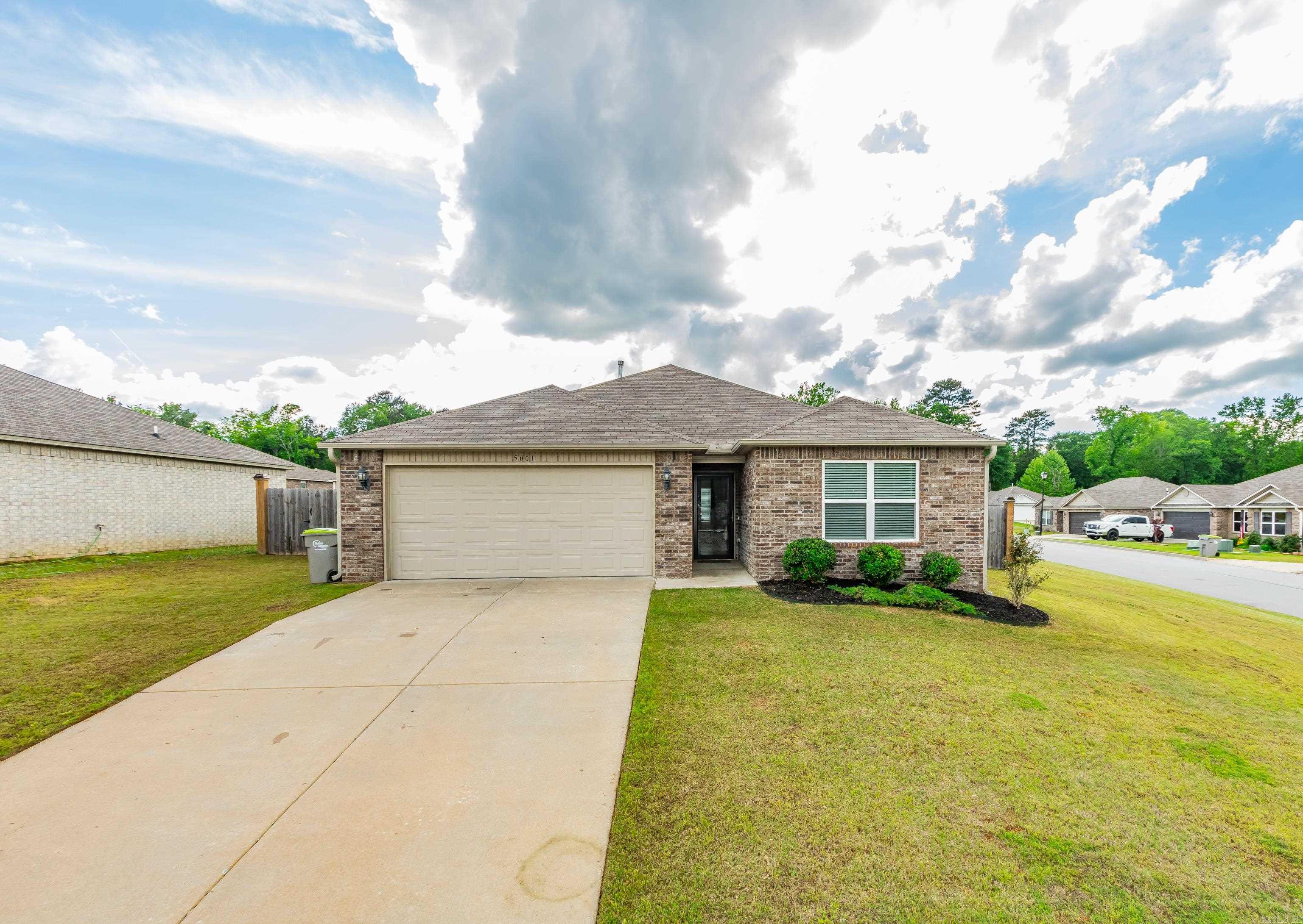 5001 Woodstream Drive Property Photo 1