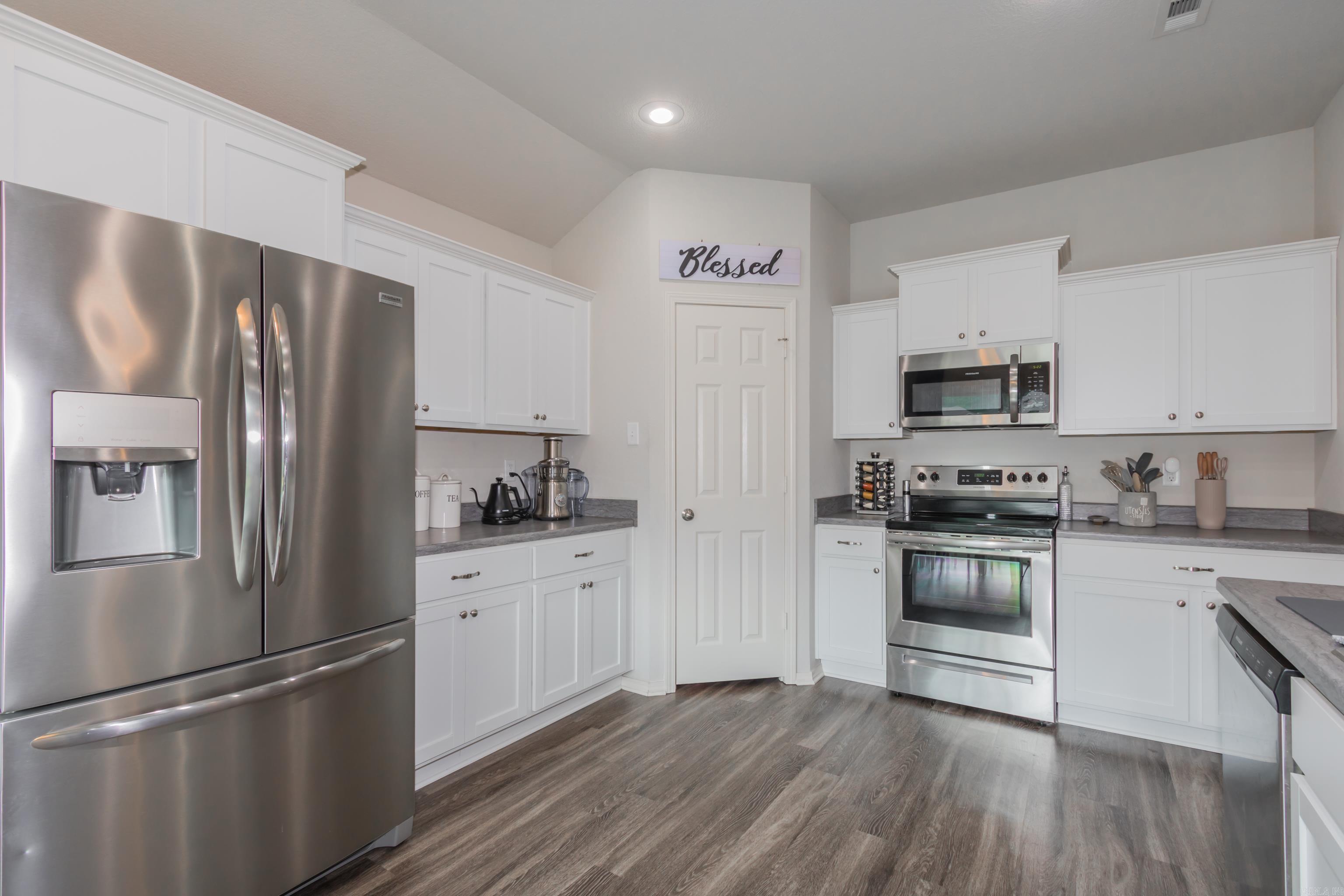 5001 Woodstream Drive Property Photo 14