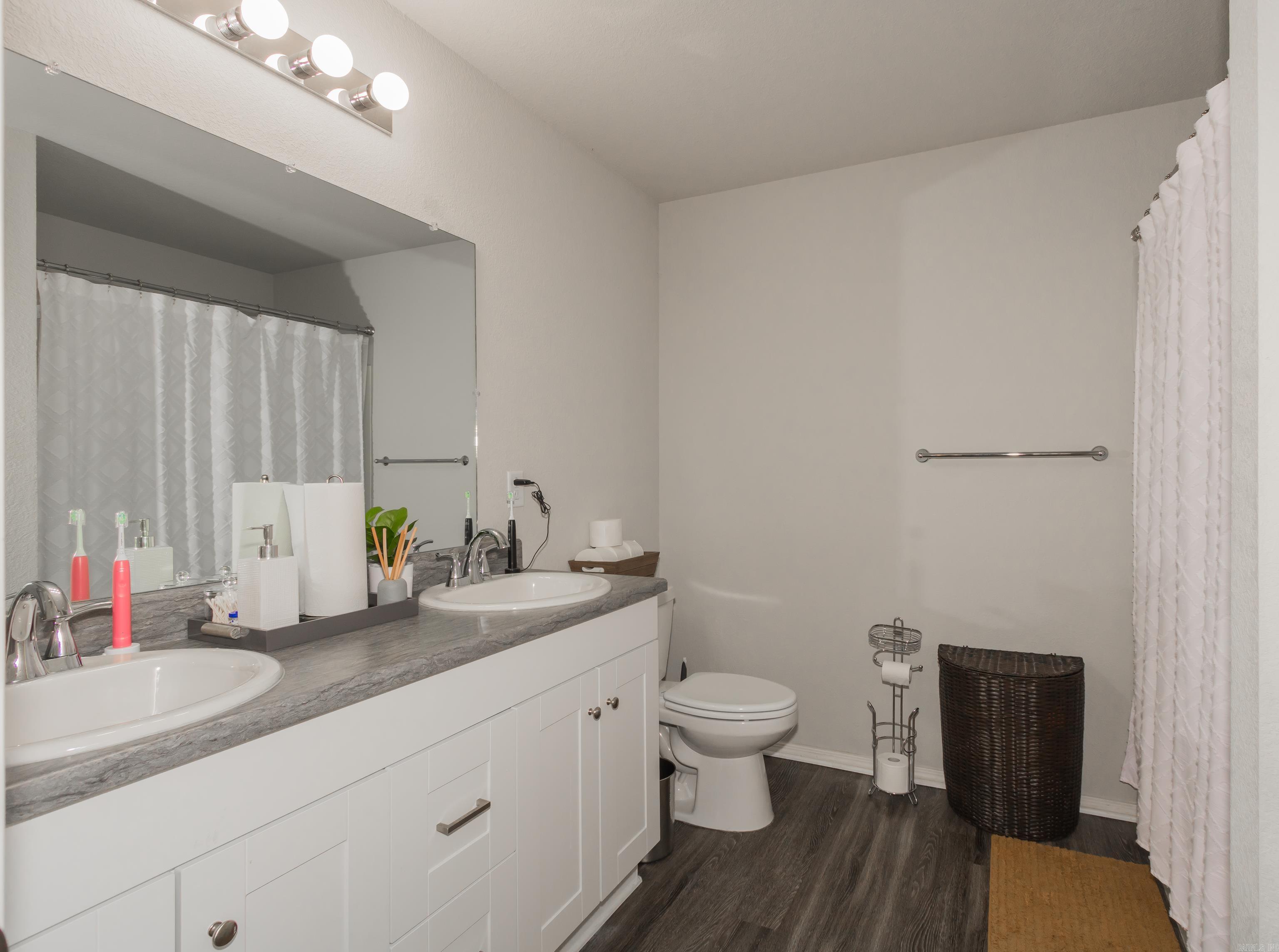 5001 Woodstream Drive Property Photo 22