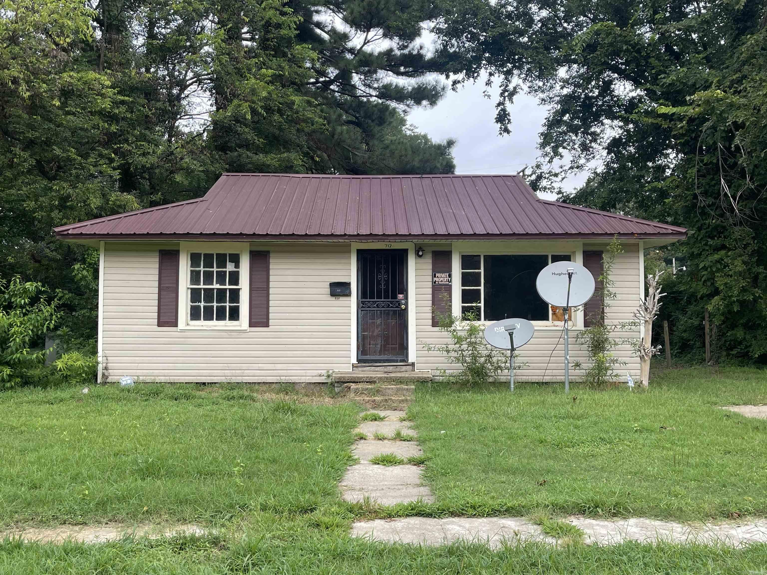 717 Laughrun Dr Property Photo 1