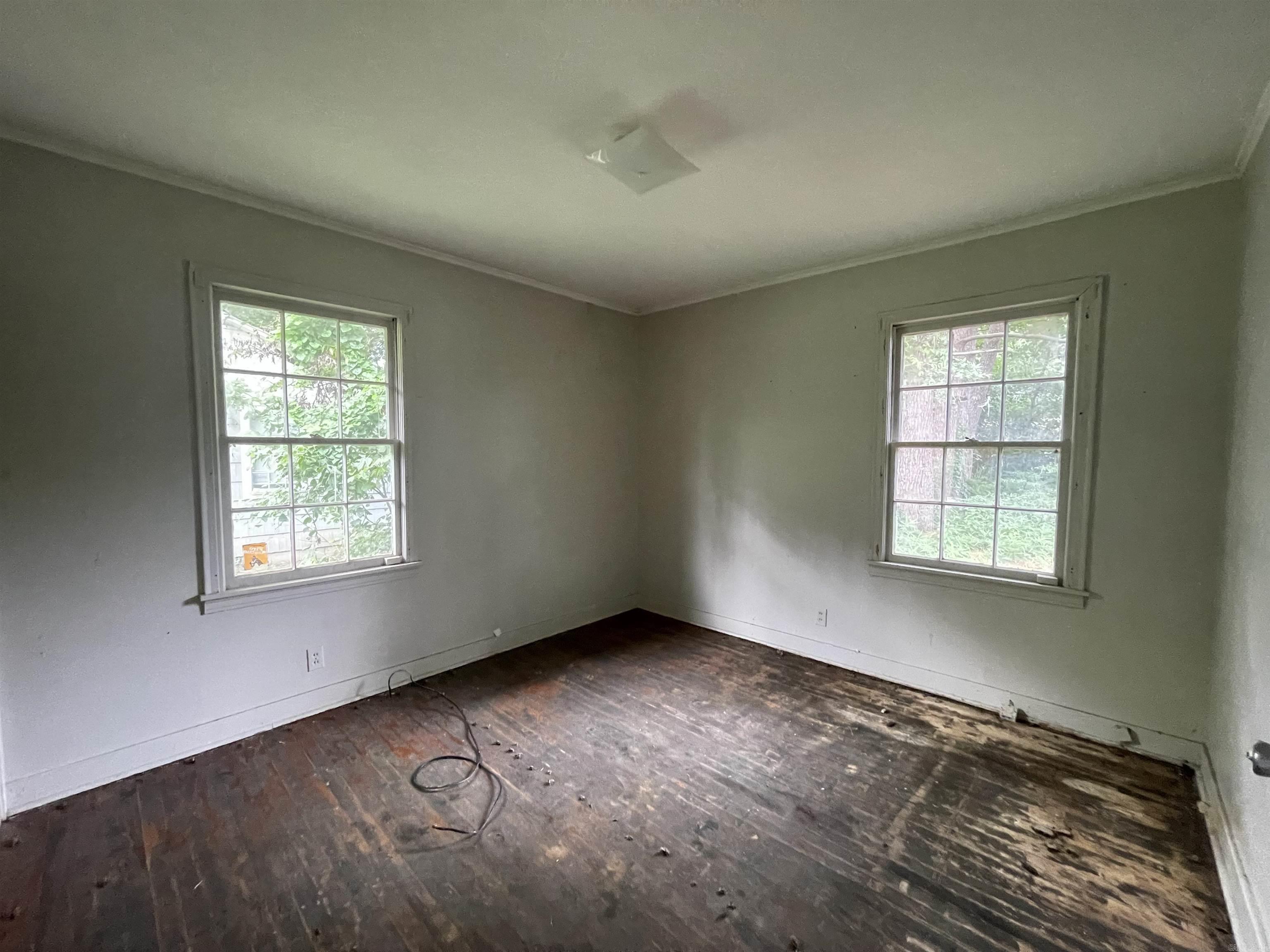 717 Laughrun Dr Property Photo 2