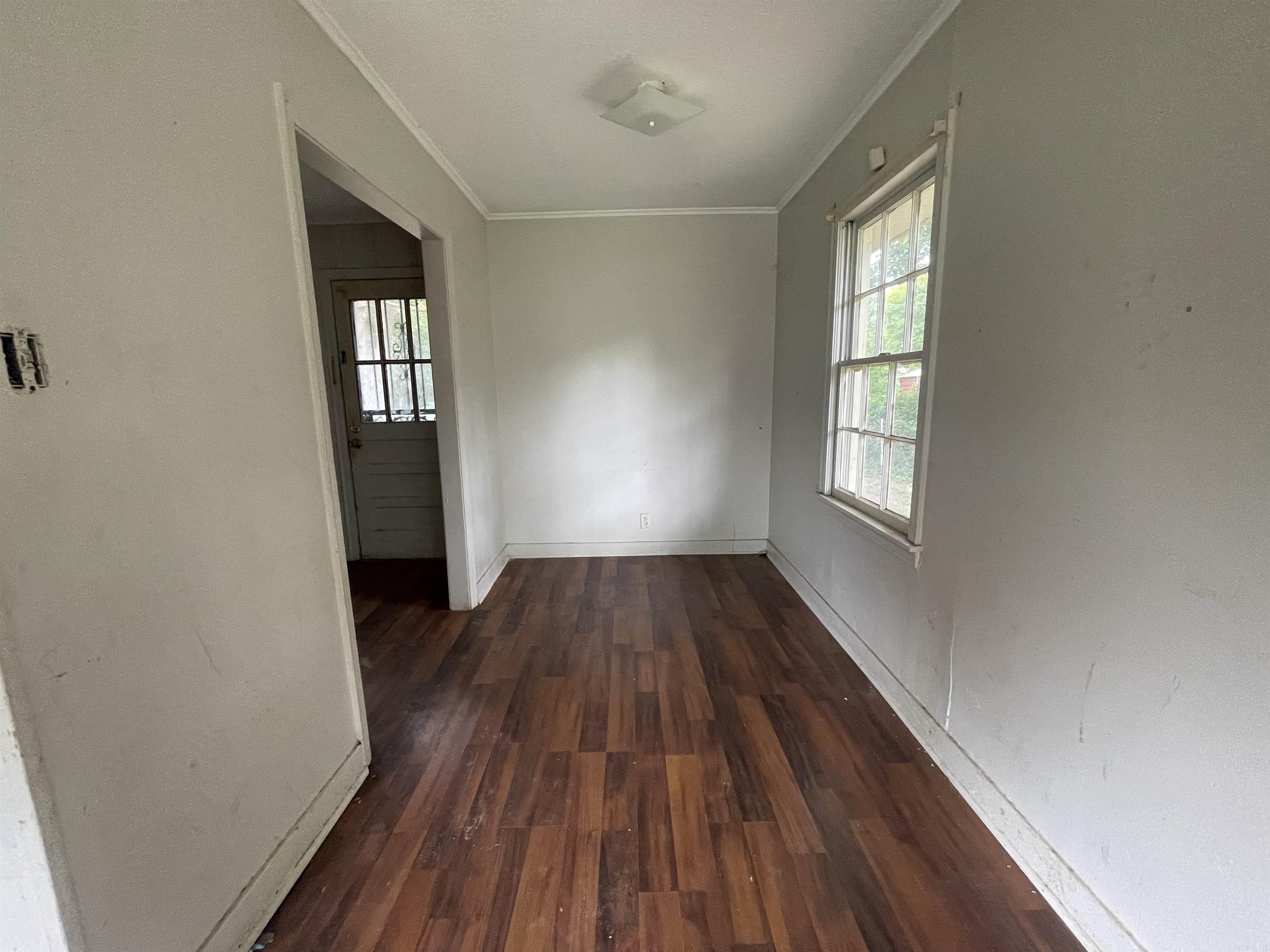 717 Laughrun Dr Property Photo 3