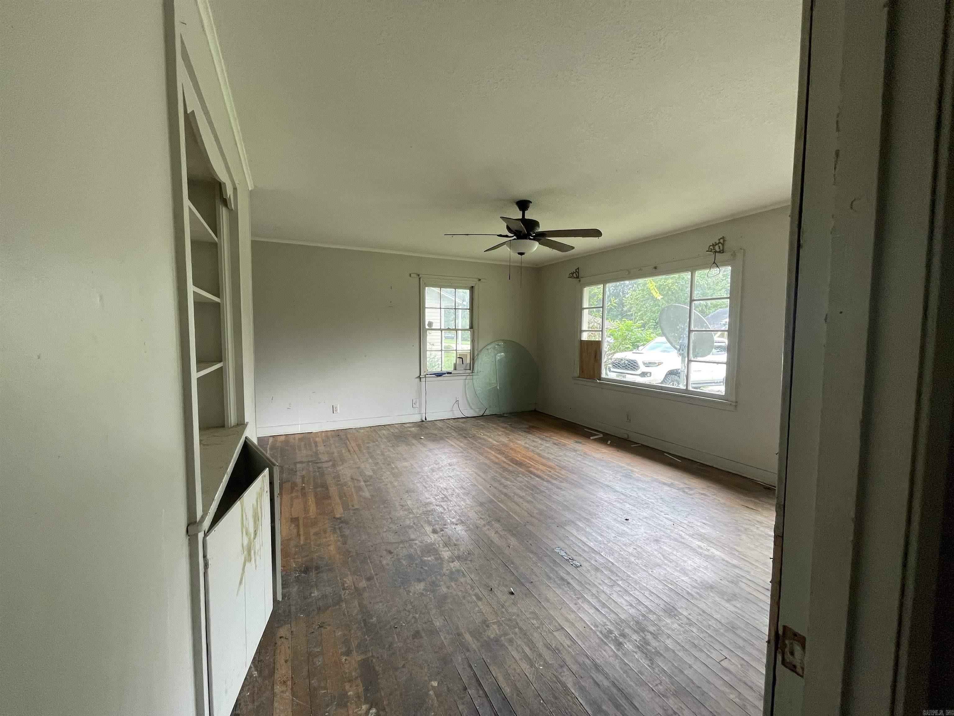 717 Laughrun Dr Property Photo 4