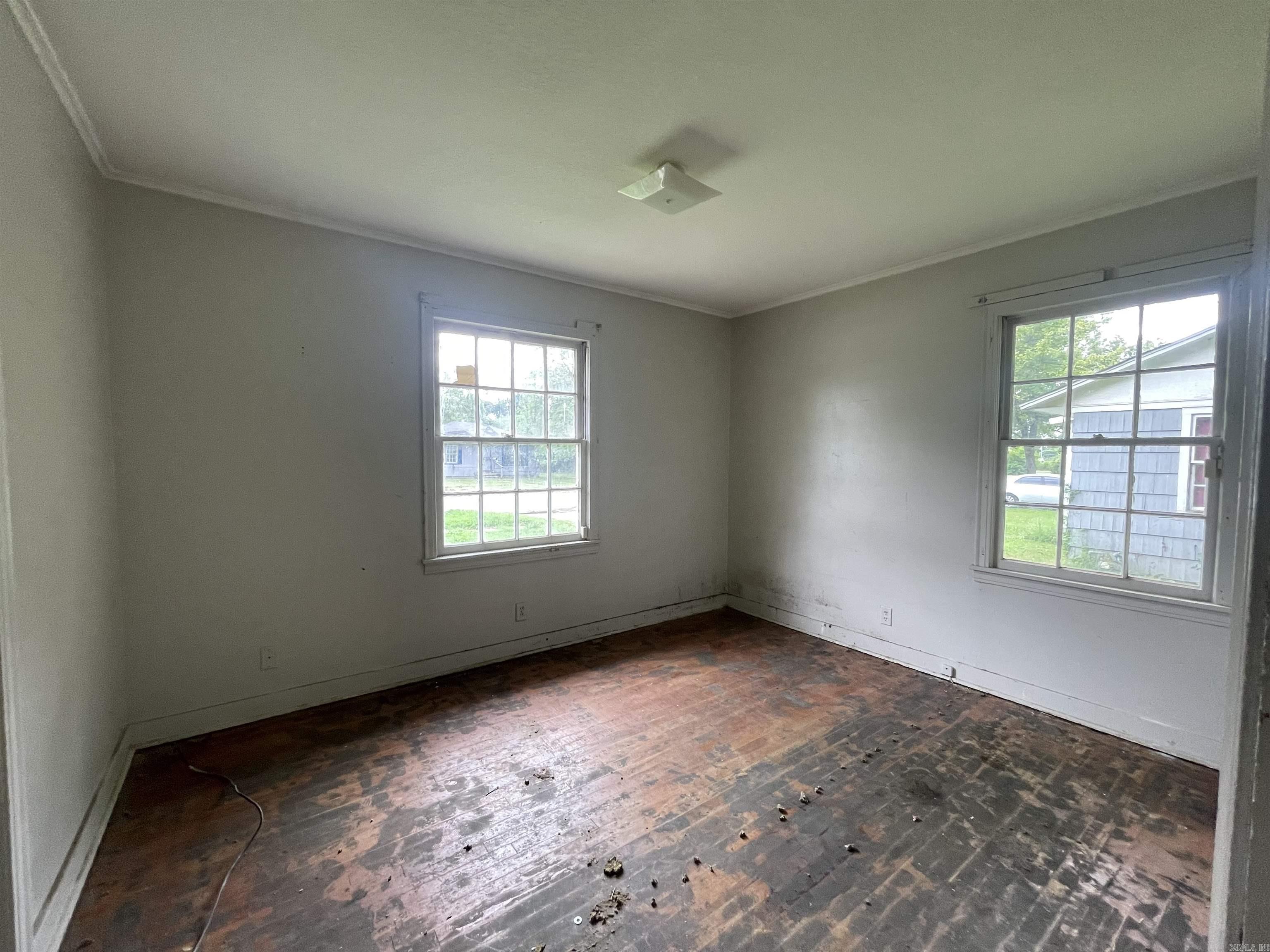 717 Laughrun Dr Property Photo 5