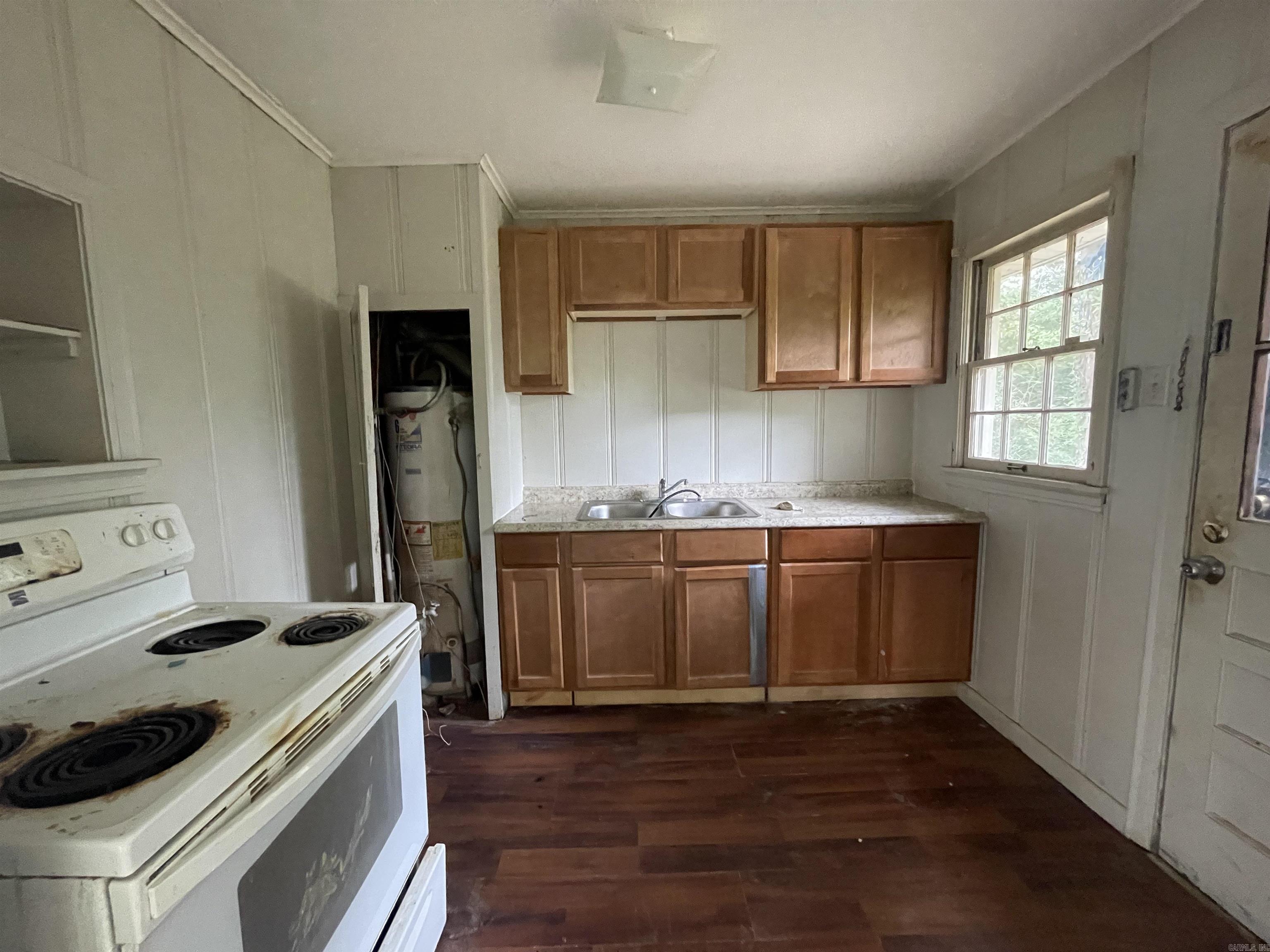 717 Laughrun Dr Property Photo 8