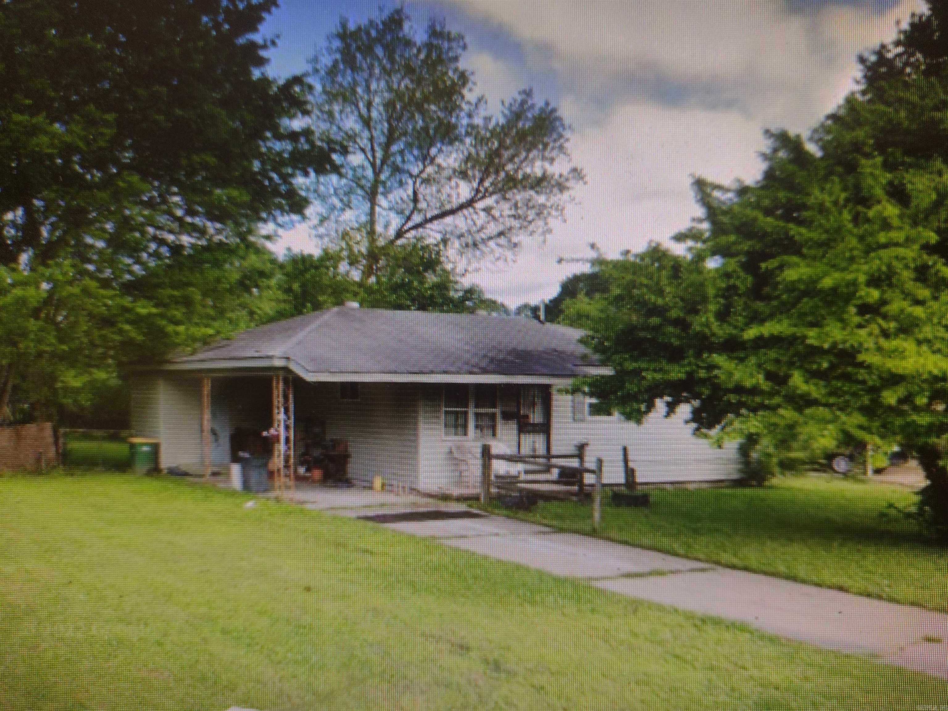 1005 Graham Ave Property Photo
