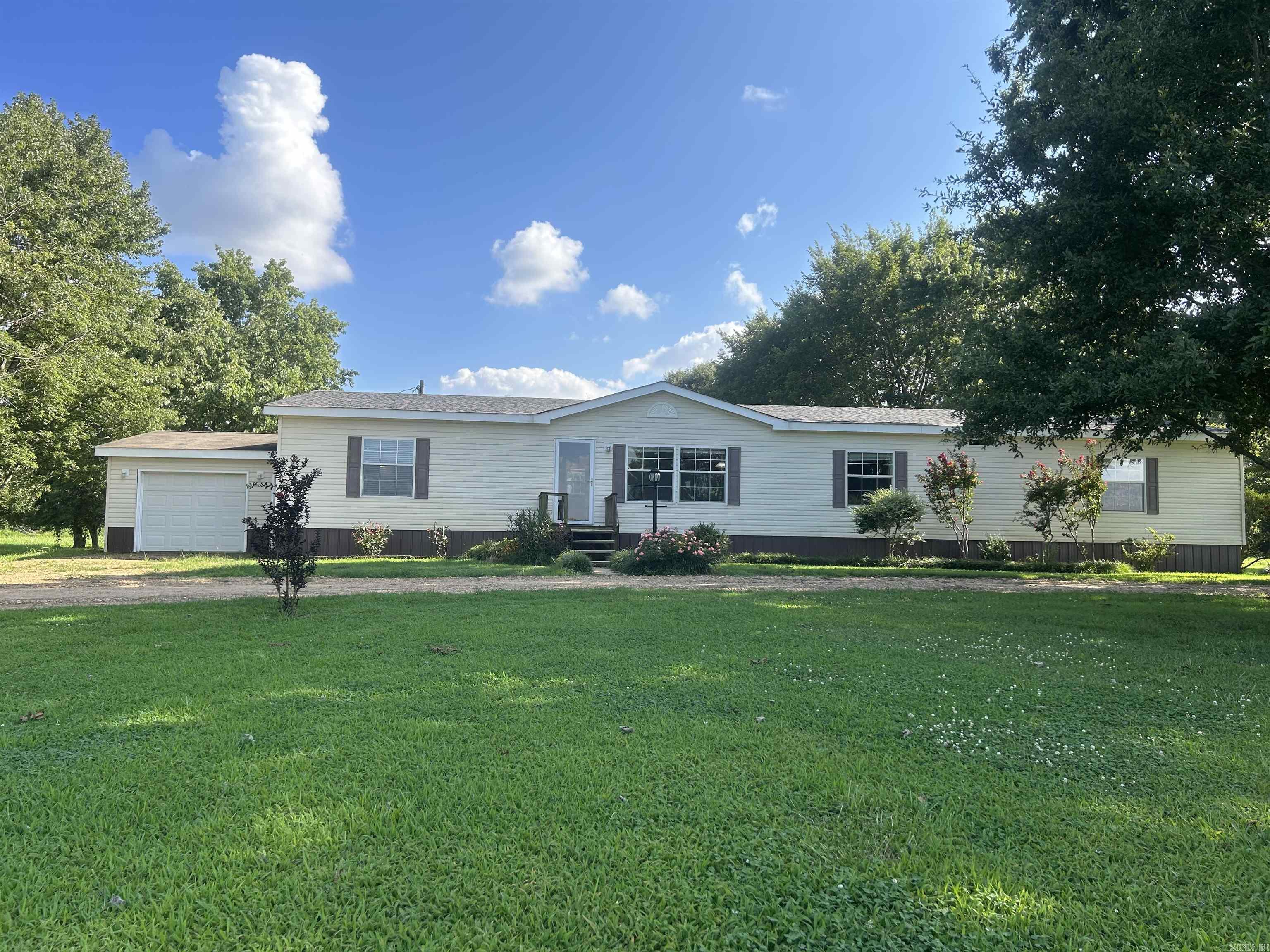 511 Cr 954 Property Photo