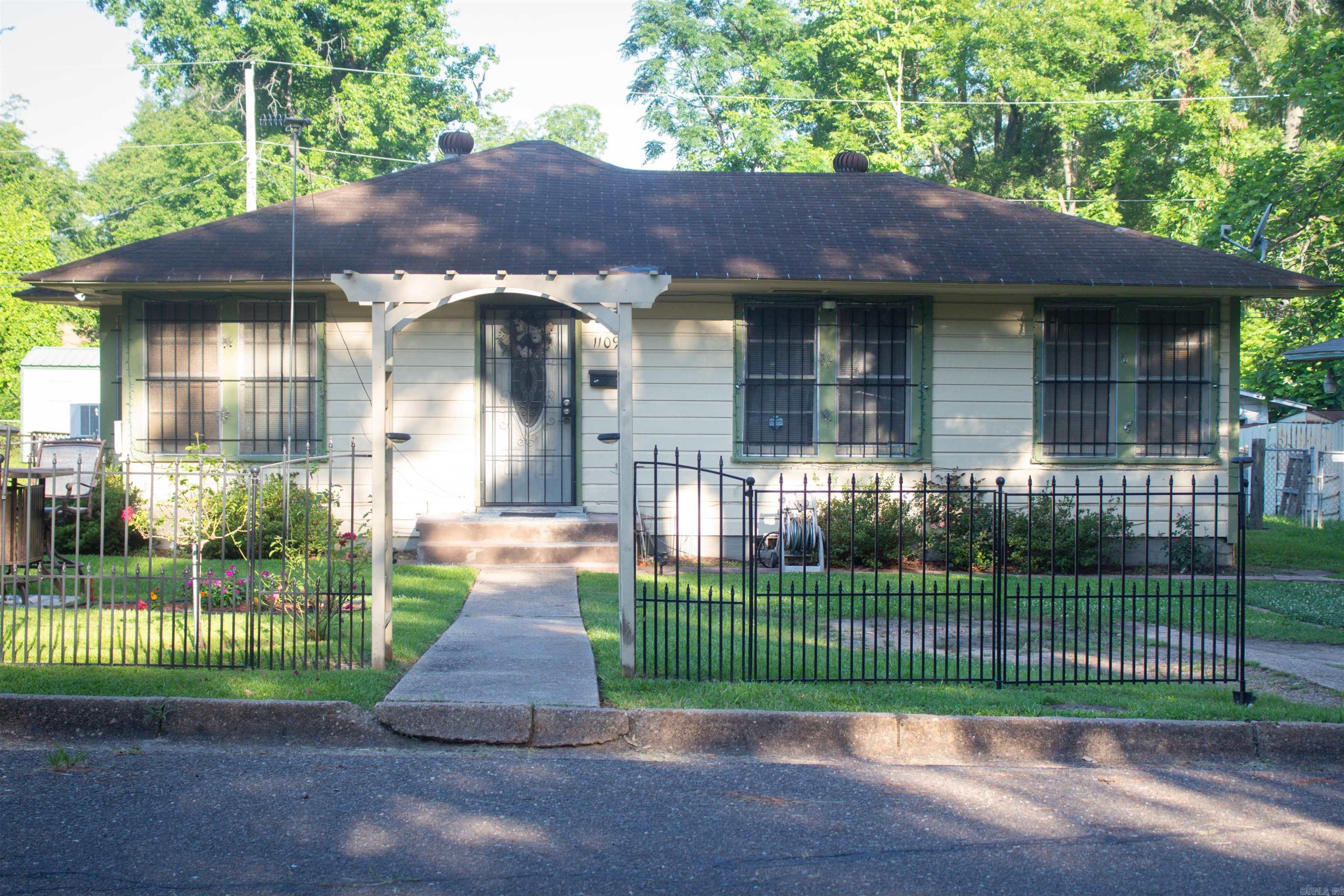 Garden Villa Real Estate Listings Main Image