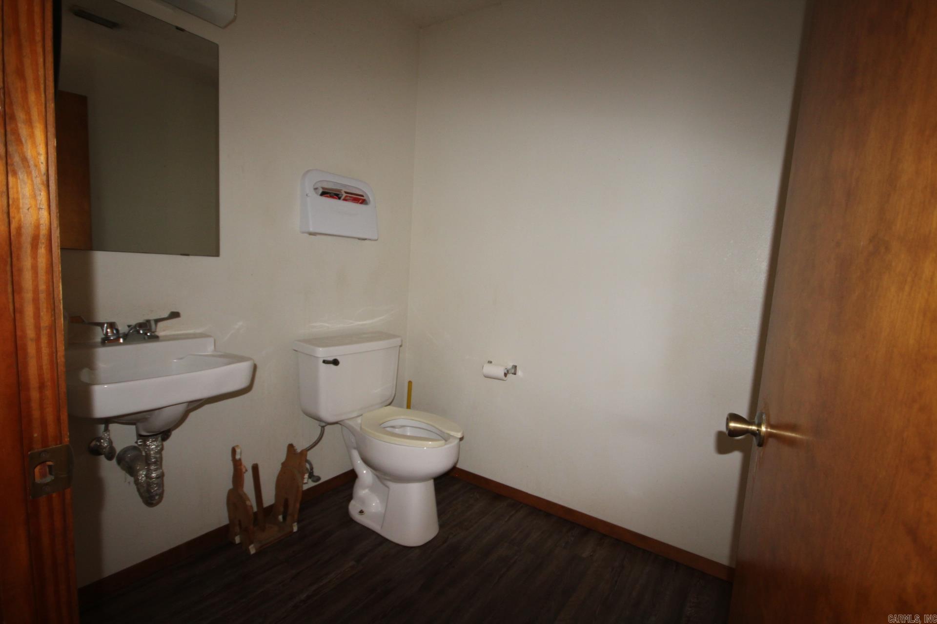 527 N Main Street Property Photo 7