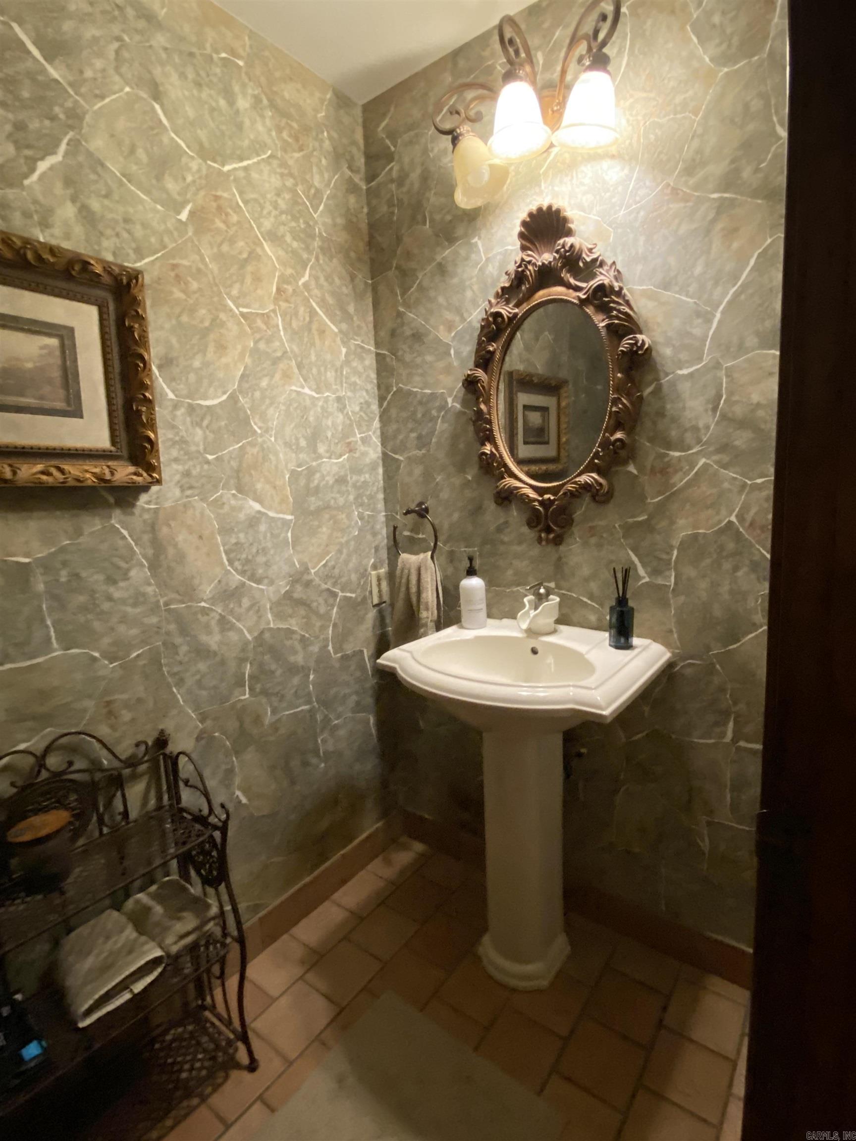 1205 Yorkshire Property Photo 24