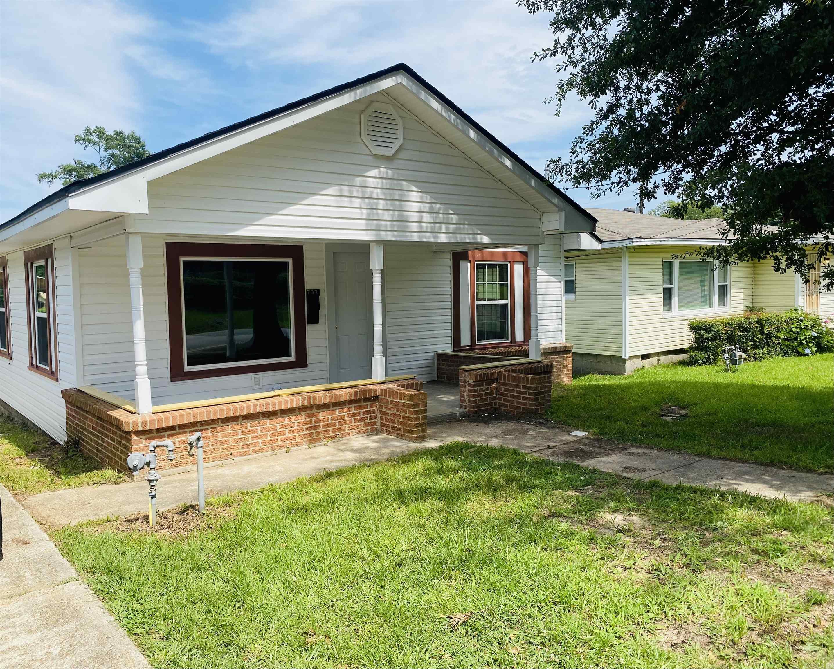 793 Lincoln Drive Property Photo