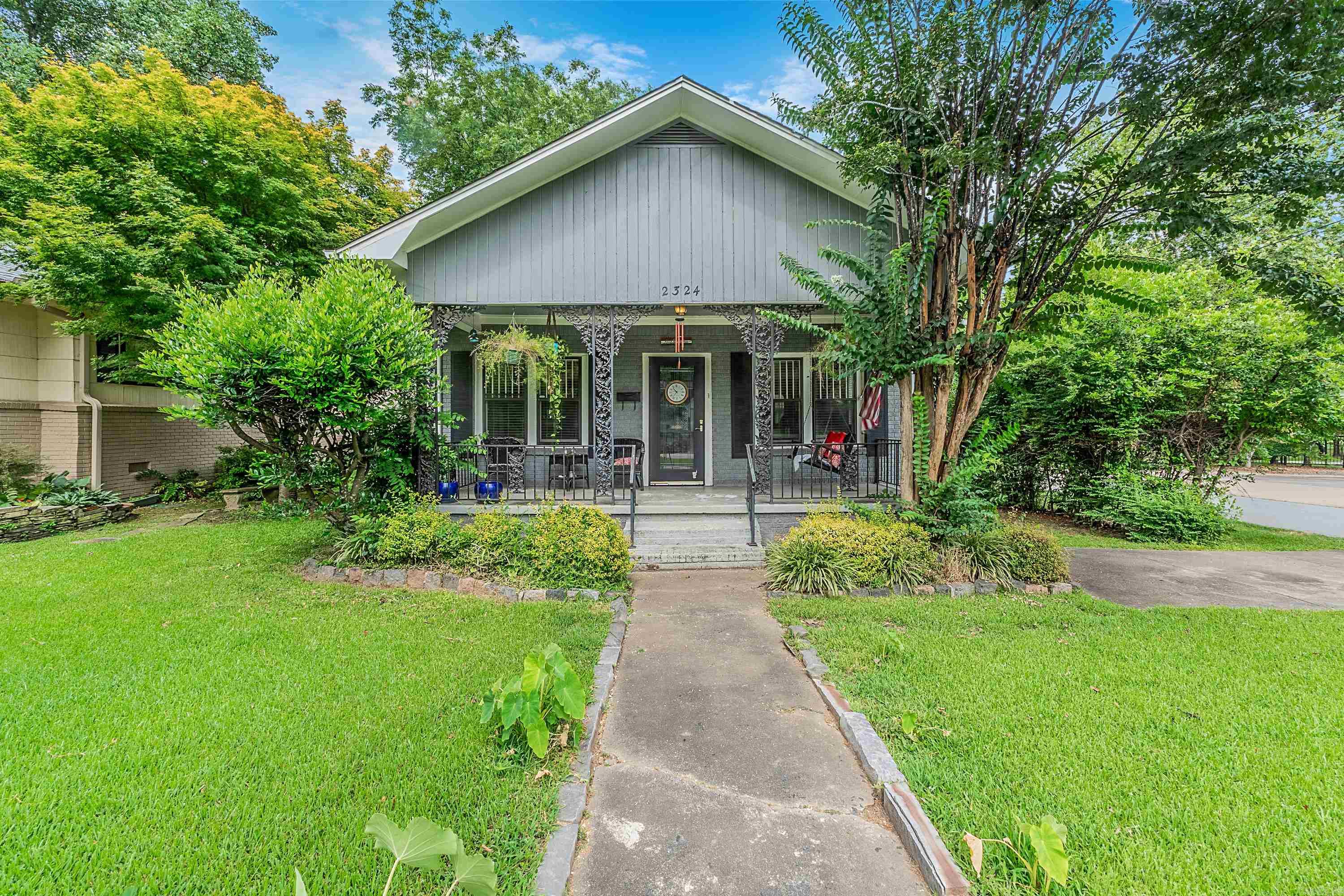 2324 N University Avenue Property Photo