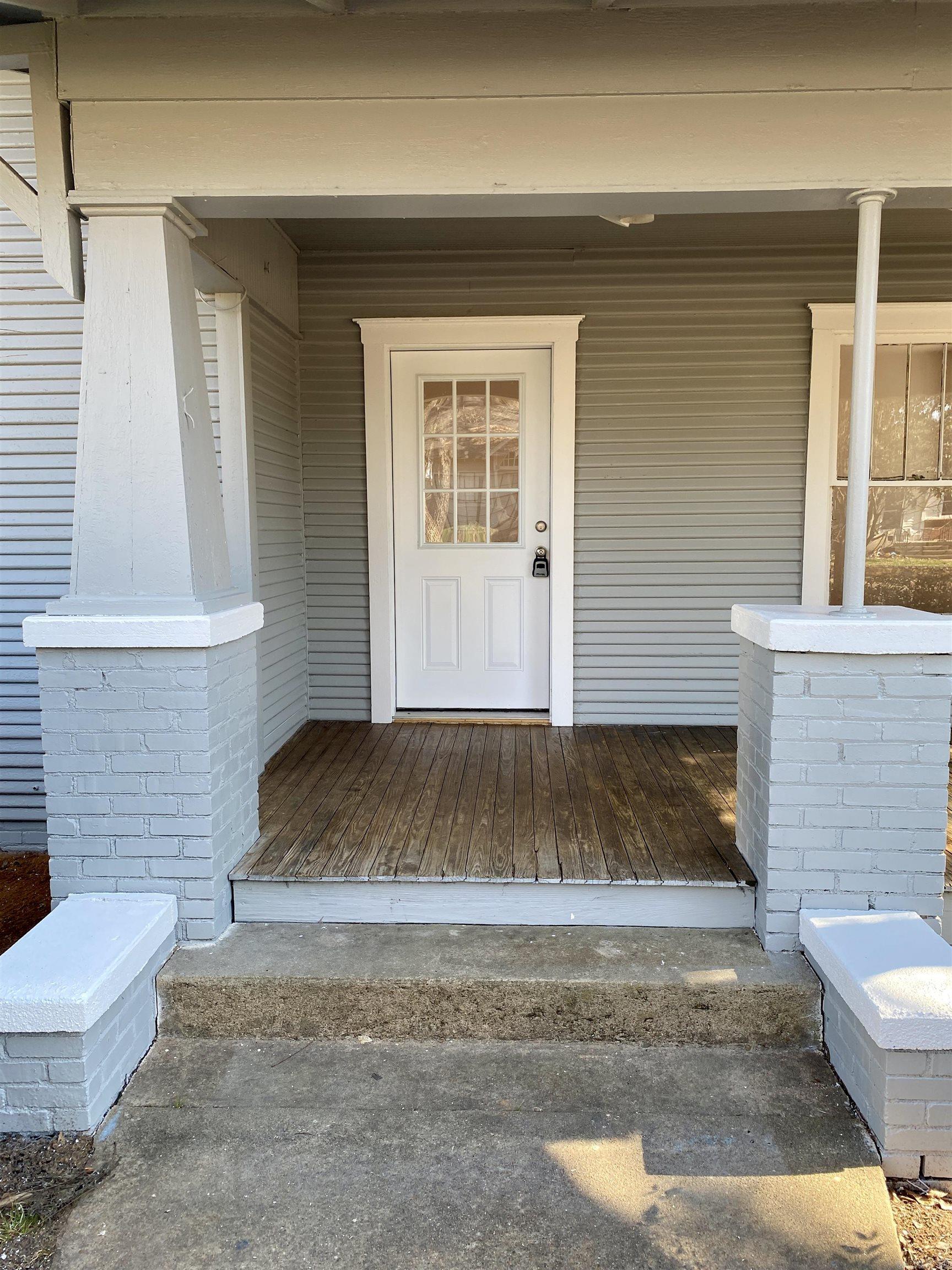 312 N Montgomery St Property Photo 4