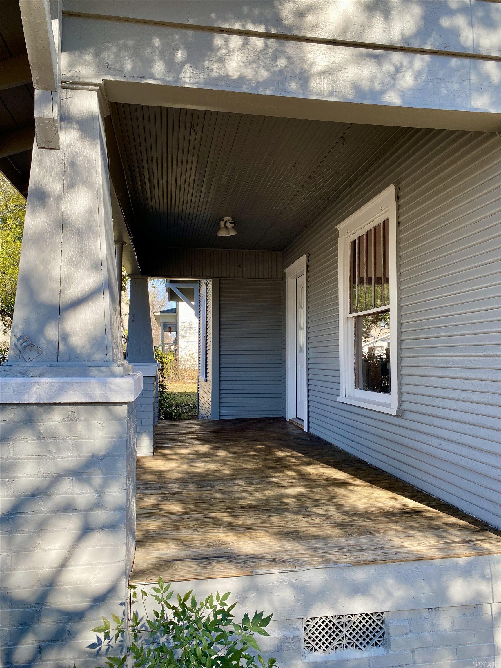 312 N Montgomery St Property Photo 6