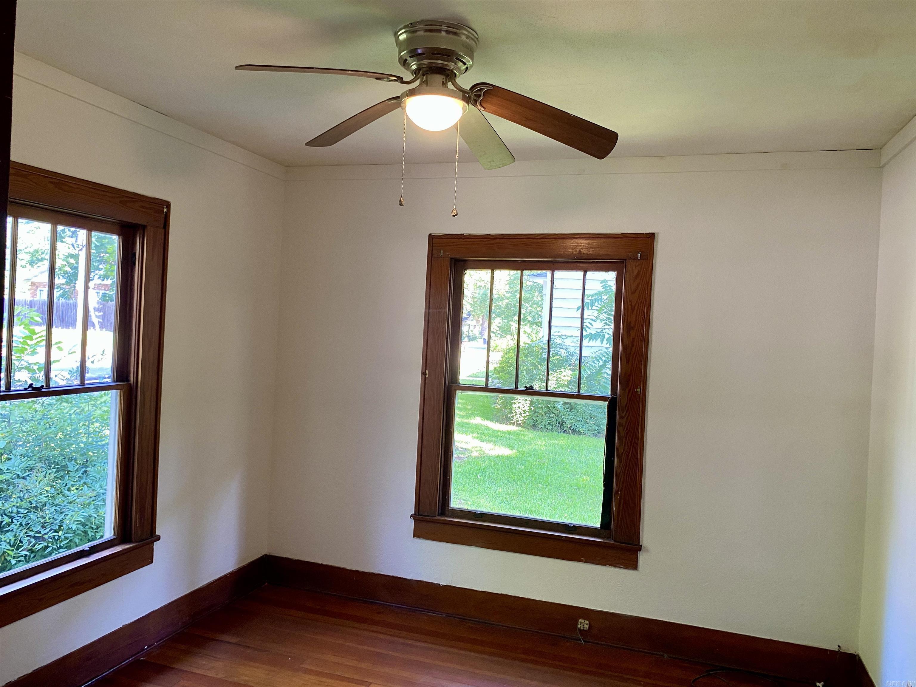 312 N Montgomery St Property Photo 11