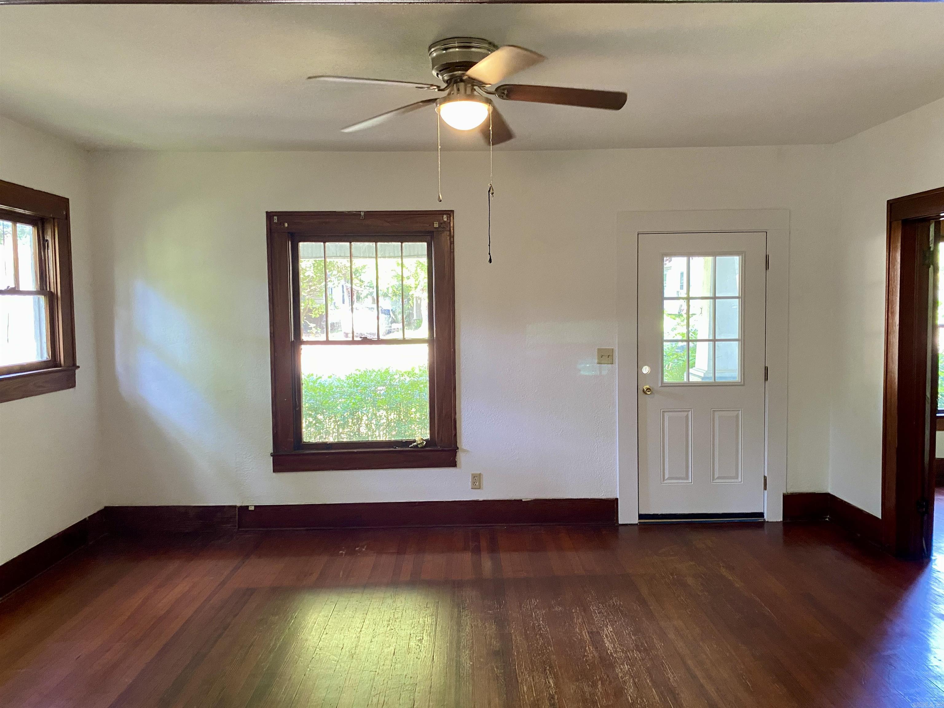 312 N Montgomery St Property Photo 15
