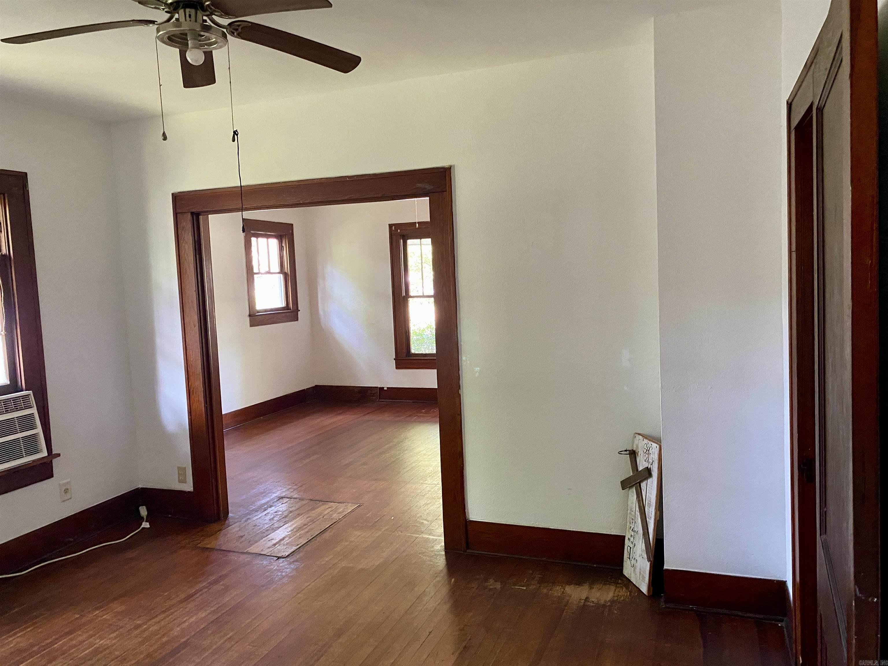 312 N Montgomery St Property Photo 16