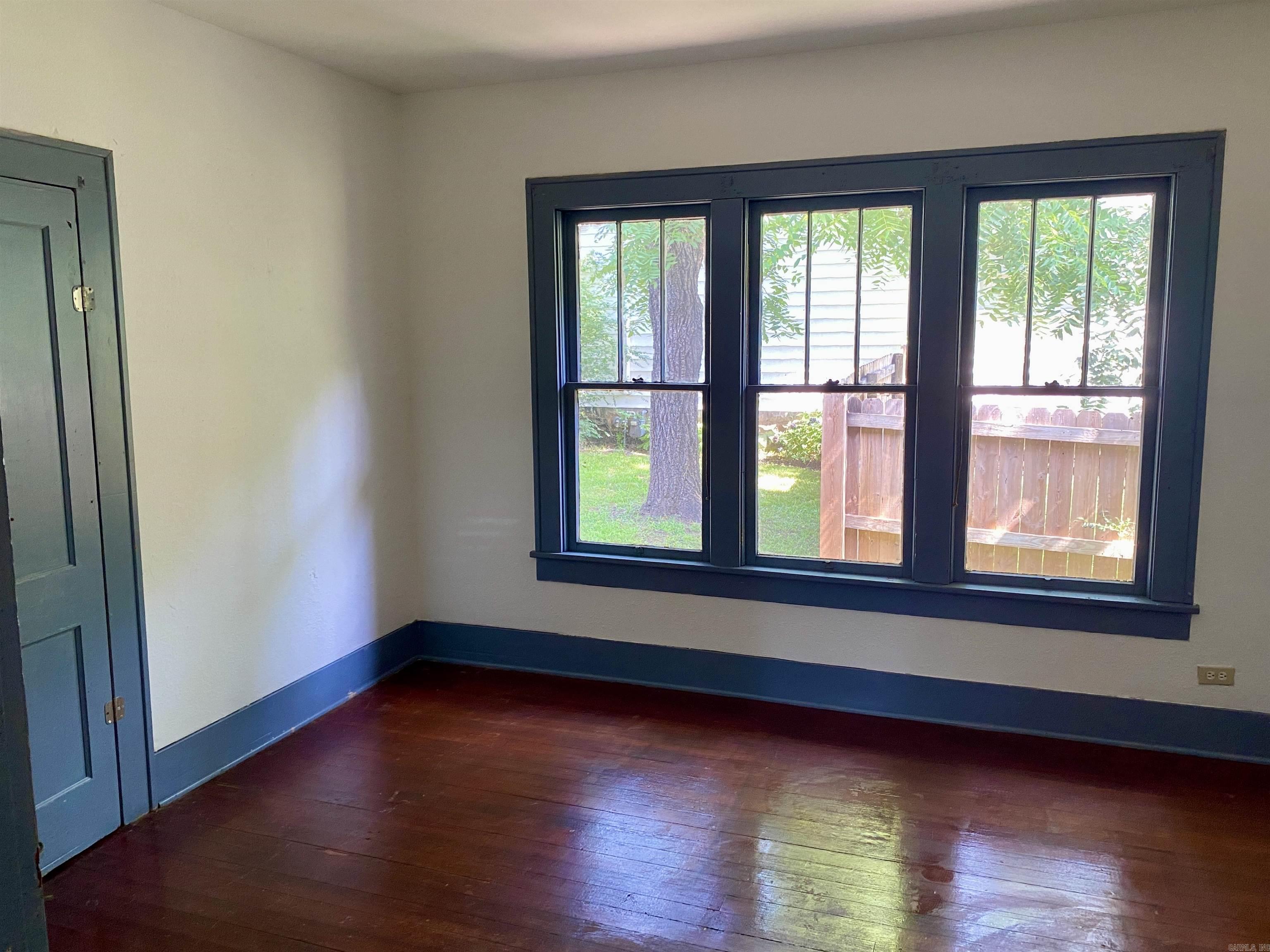 312 N Montgomery St Property Photo 19