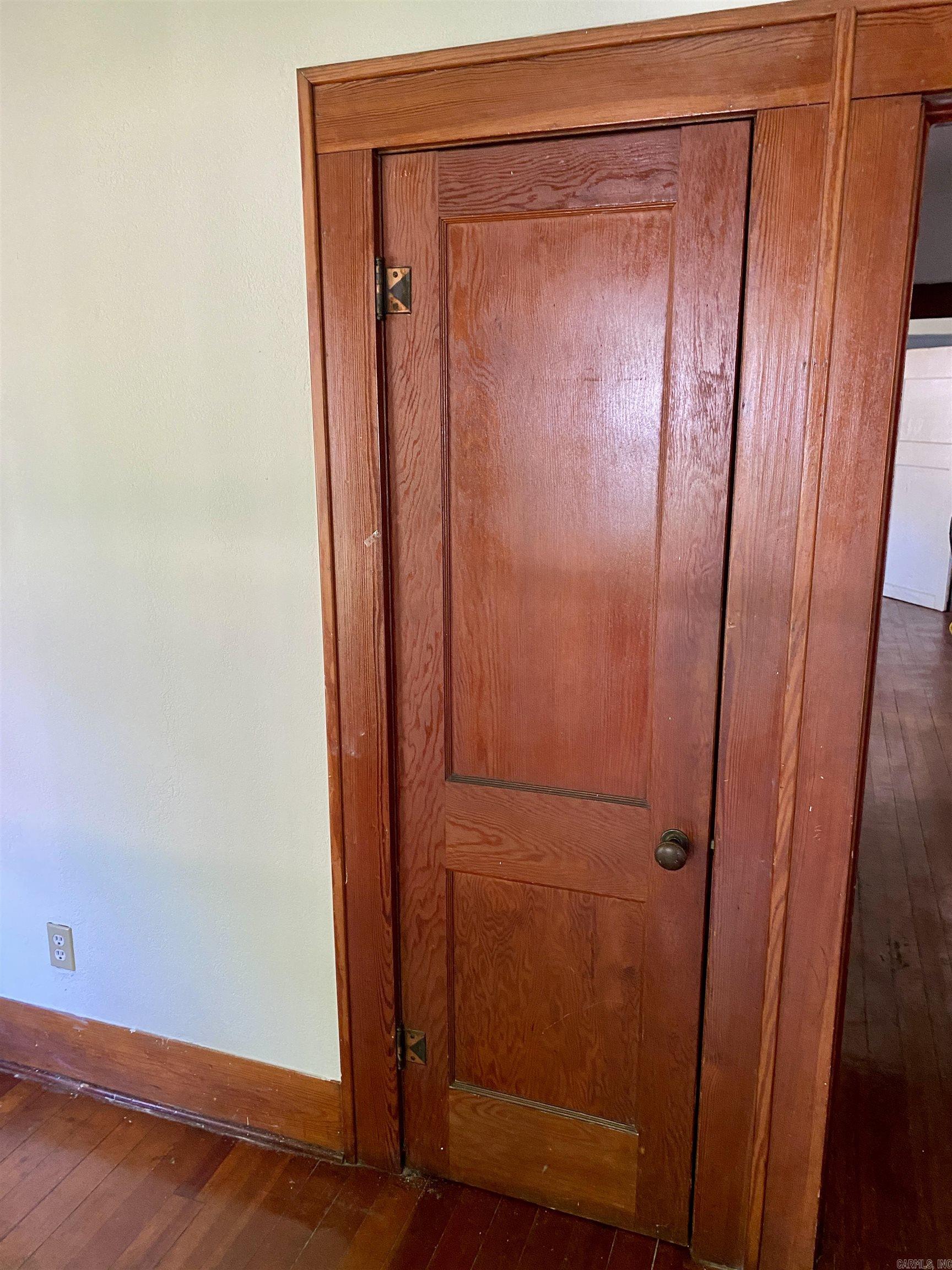 312 N Montgomery St Property Photo 22