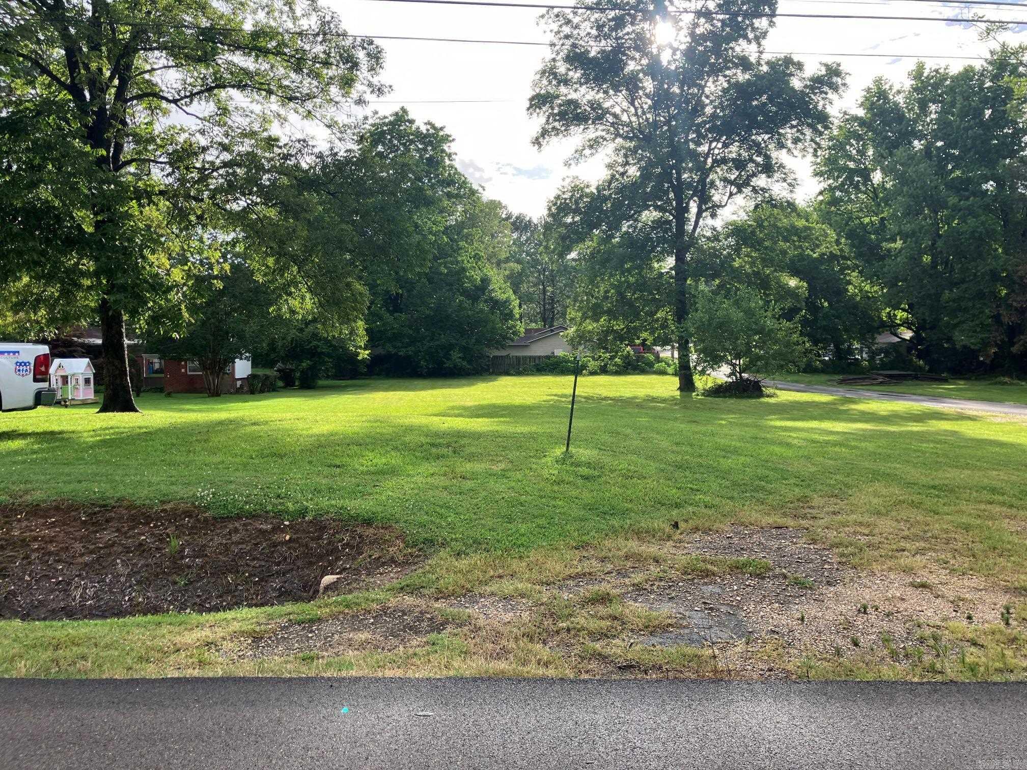 573 S Houston Avenue Property Photo 1