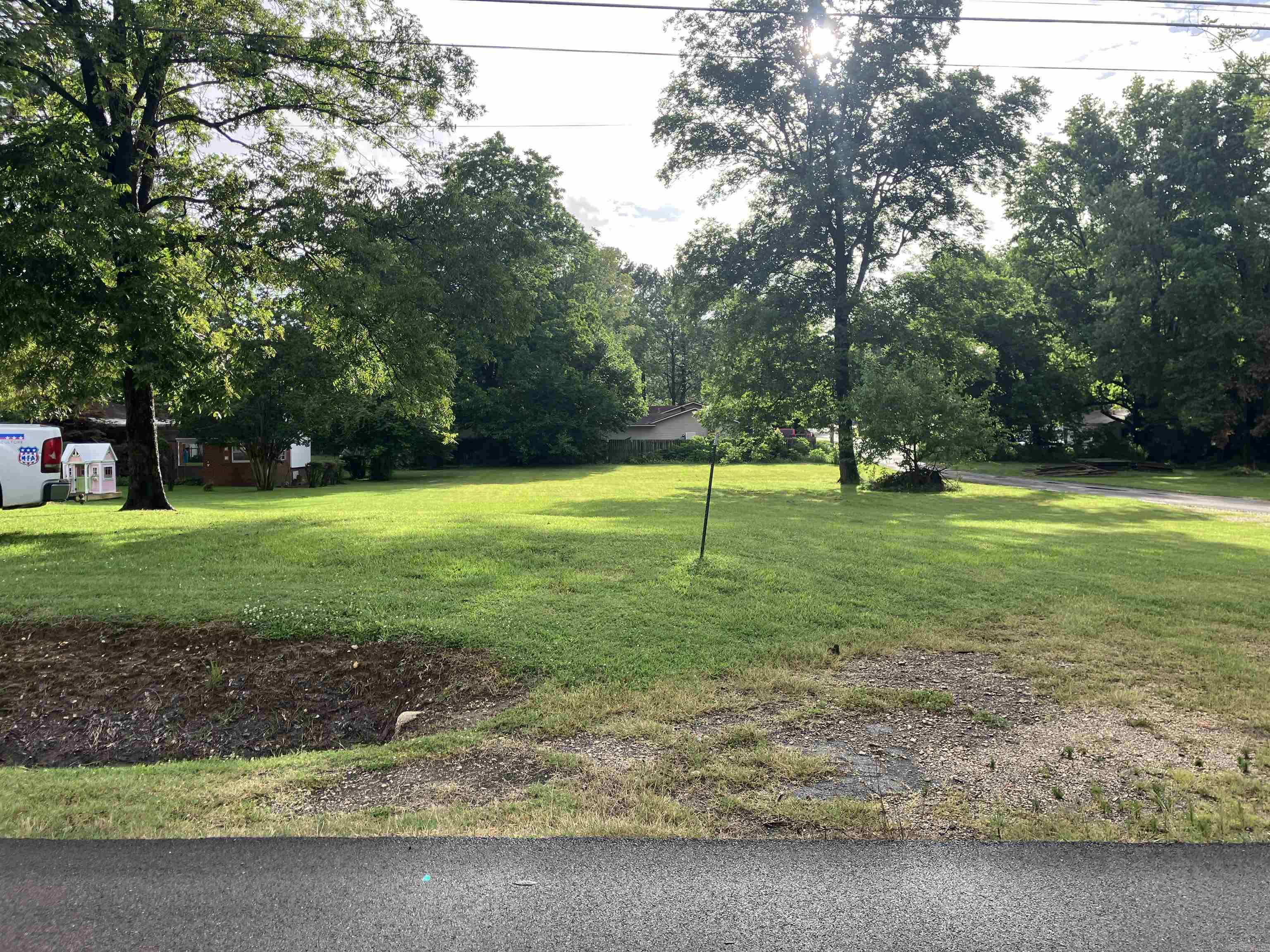 573 S Houston Avenue Property Photo 2