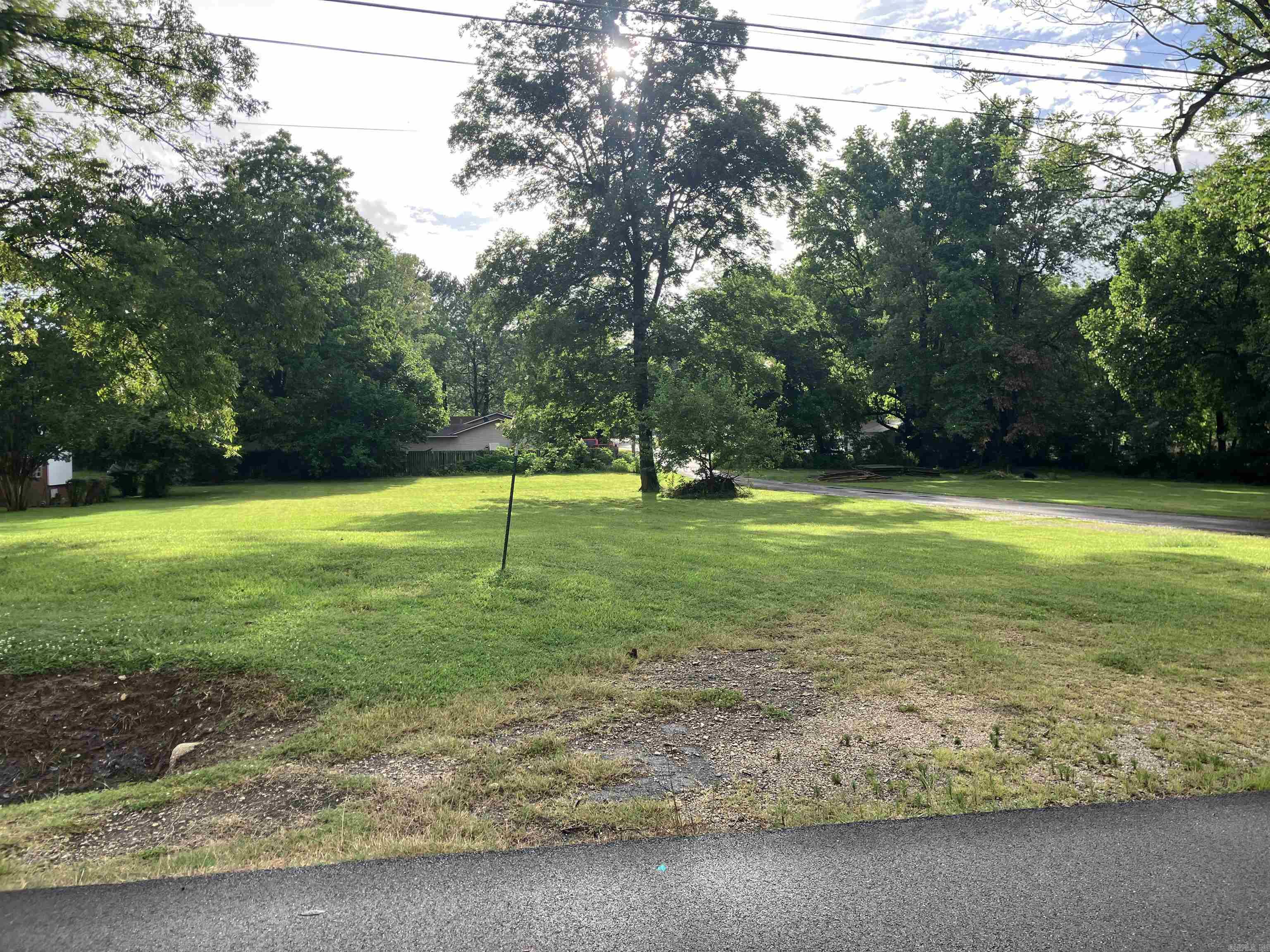 573 S Houston Avenue Property Photo 3
