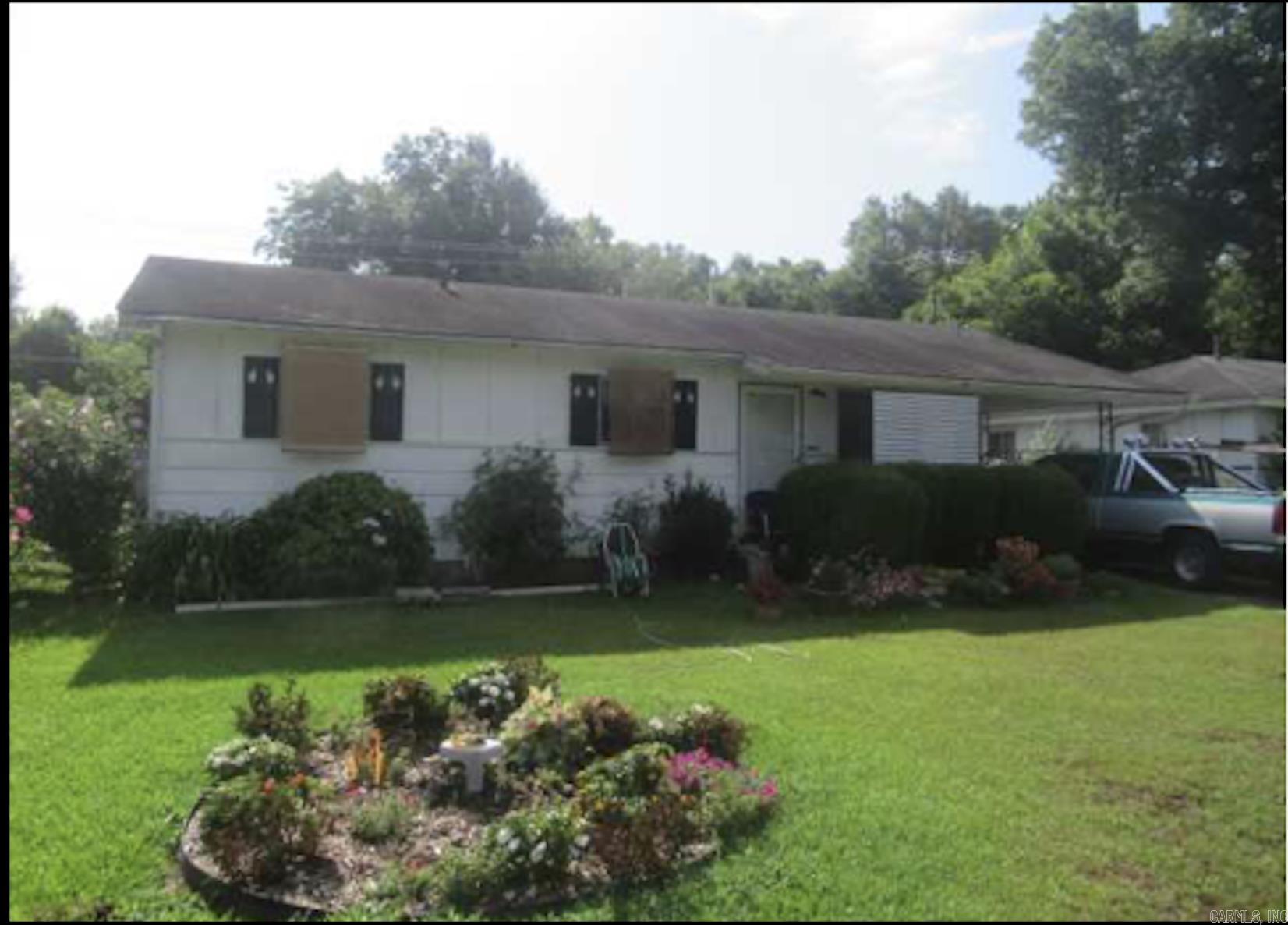 928 Graham Avenue Property Photo