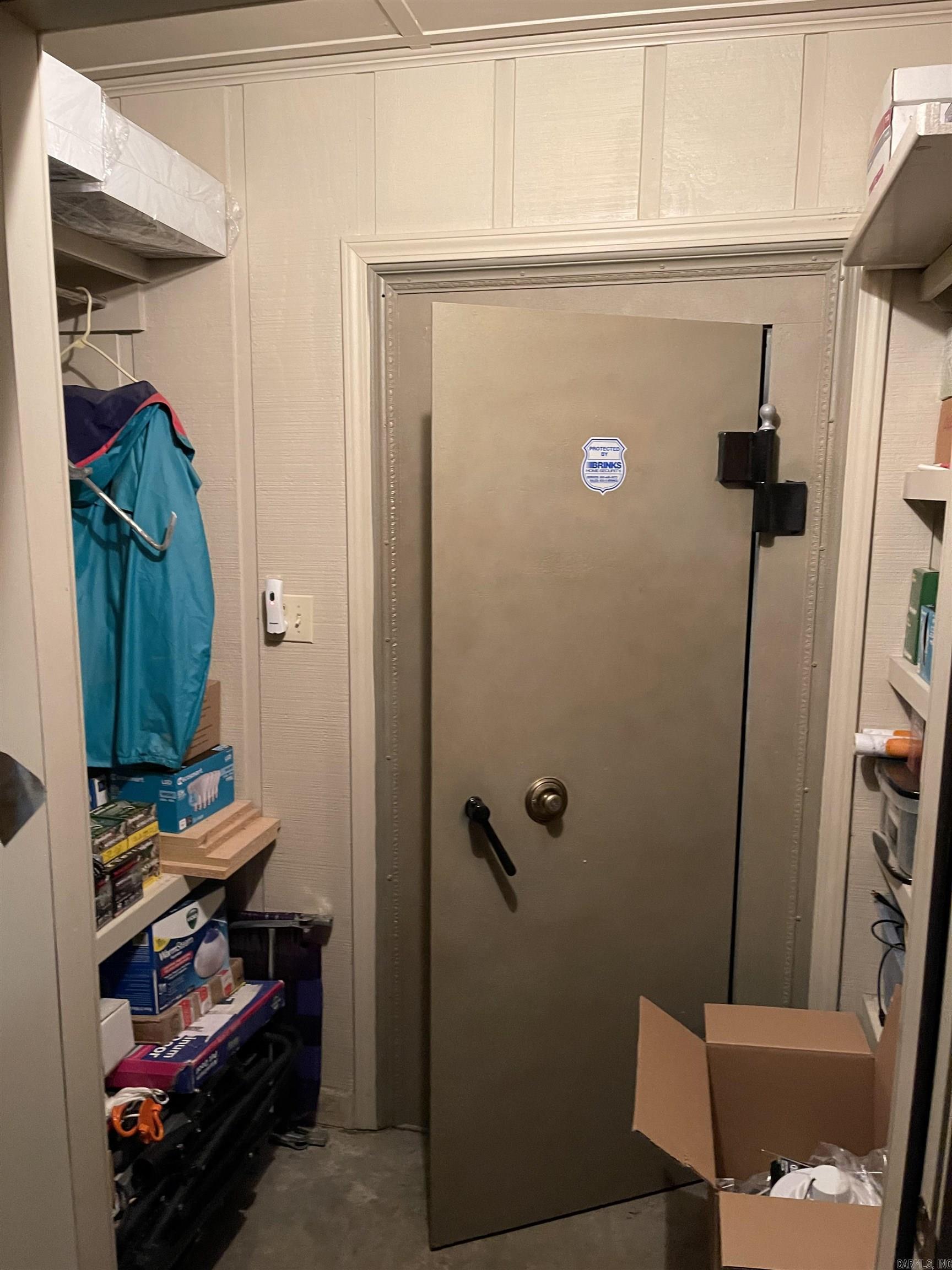 1115 N Charlyne Avenue Property Photo 6