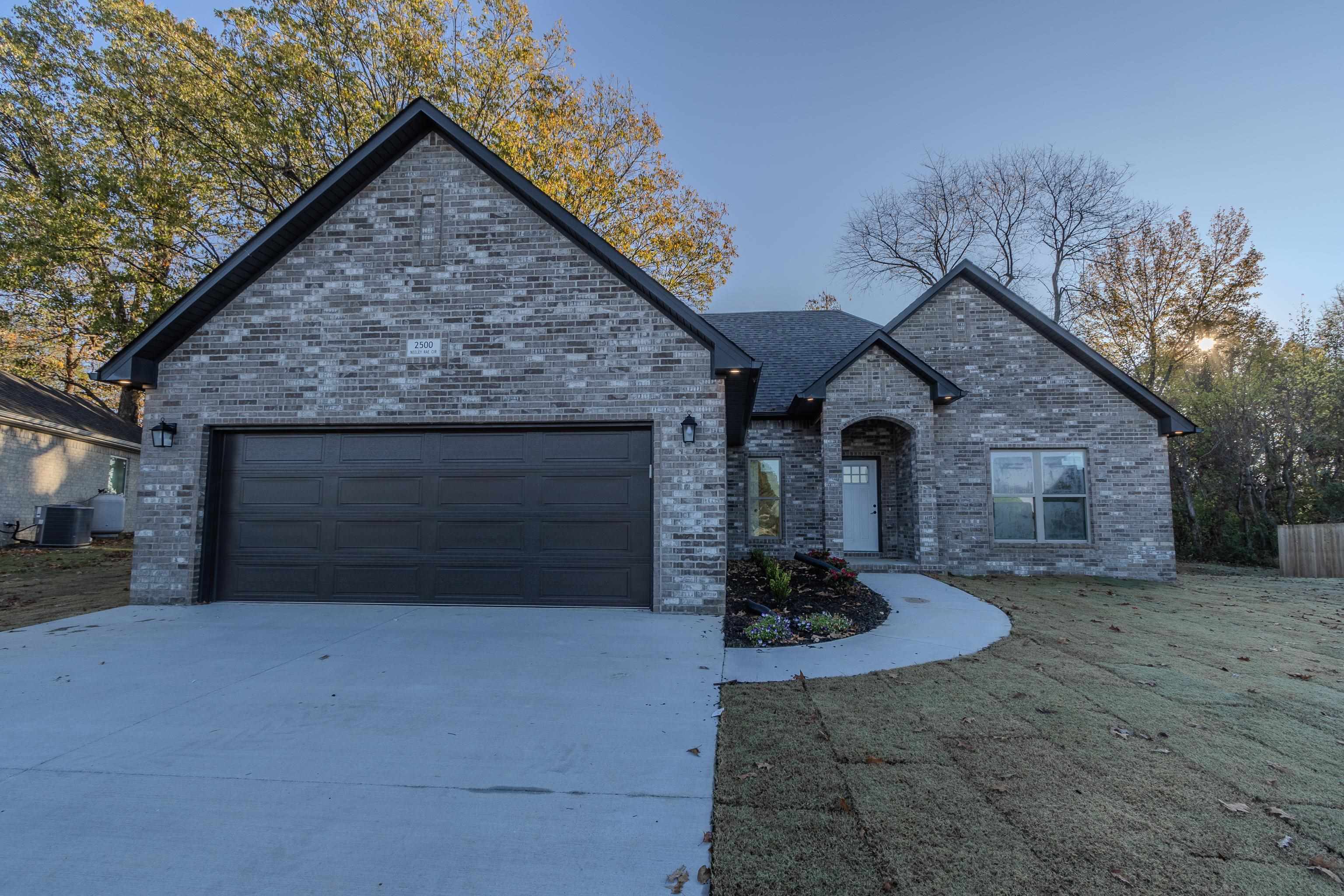 2500 Neeley Rae Property Photo