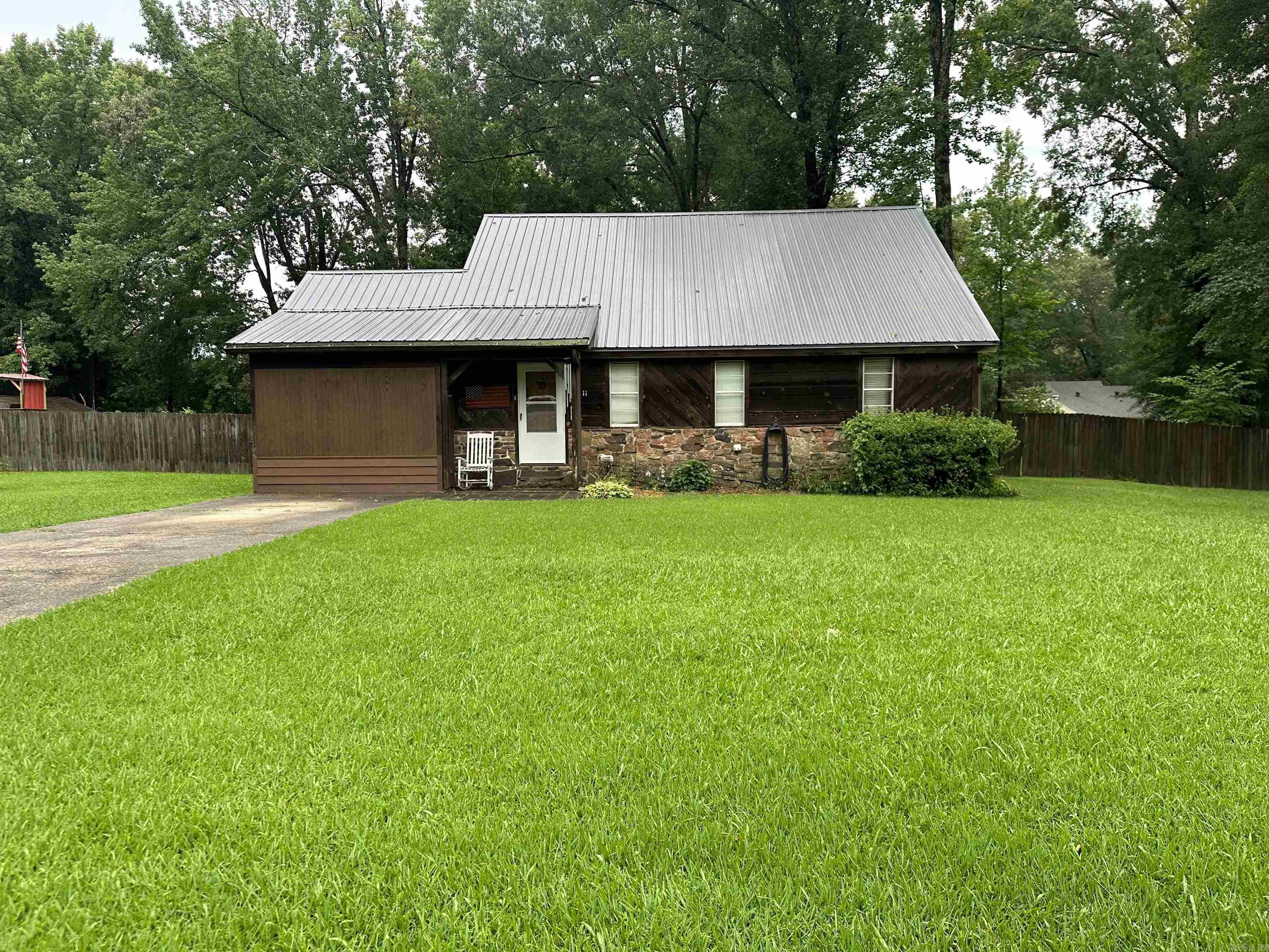 11 Douglas St Property Photo