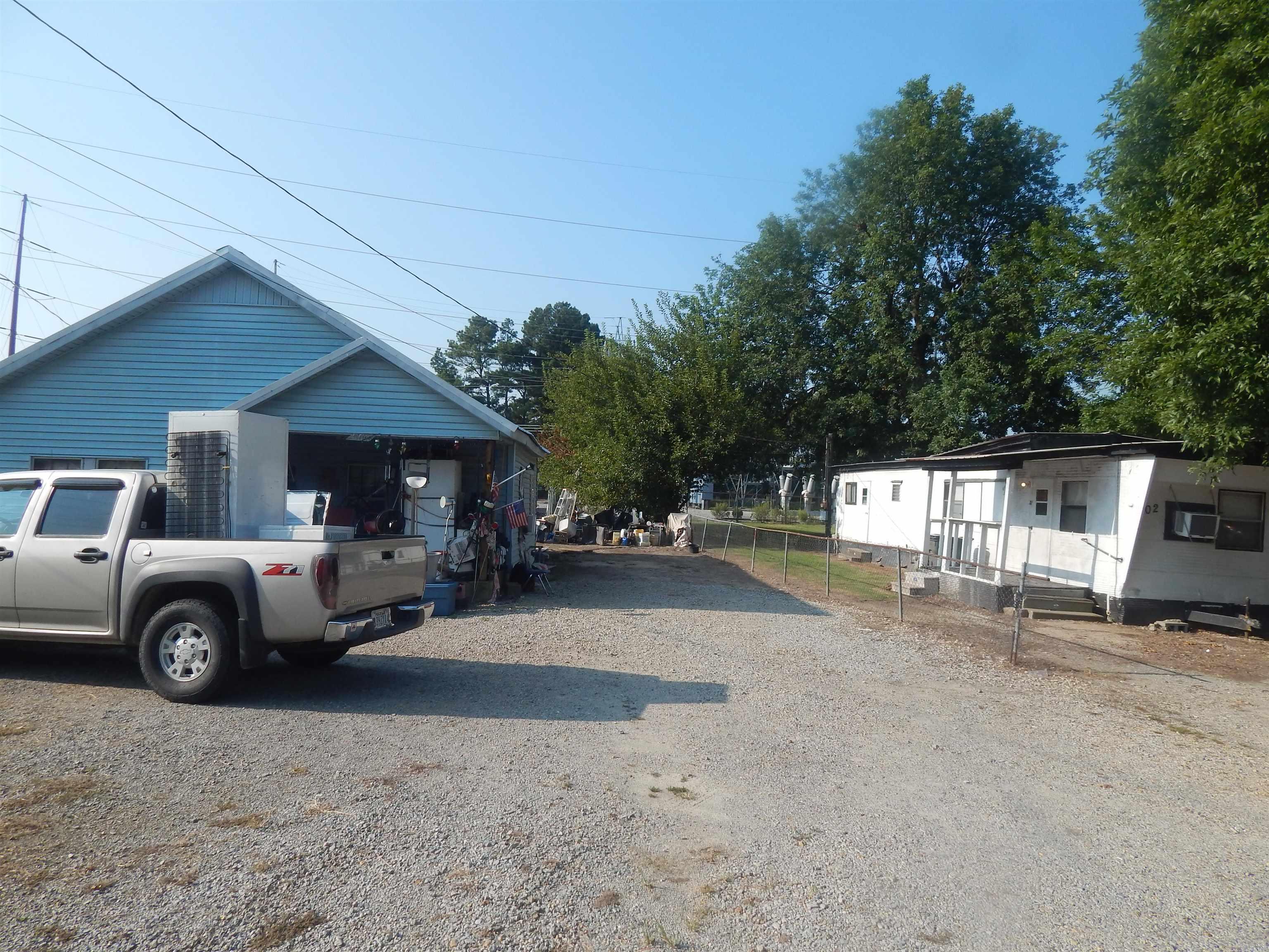 908 E COURT Property Photo 1