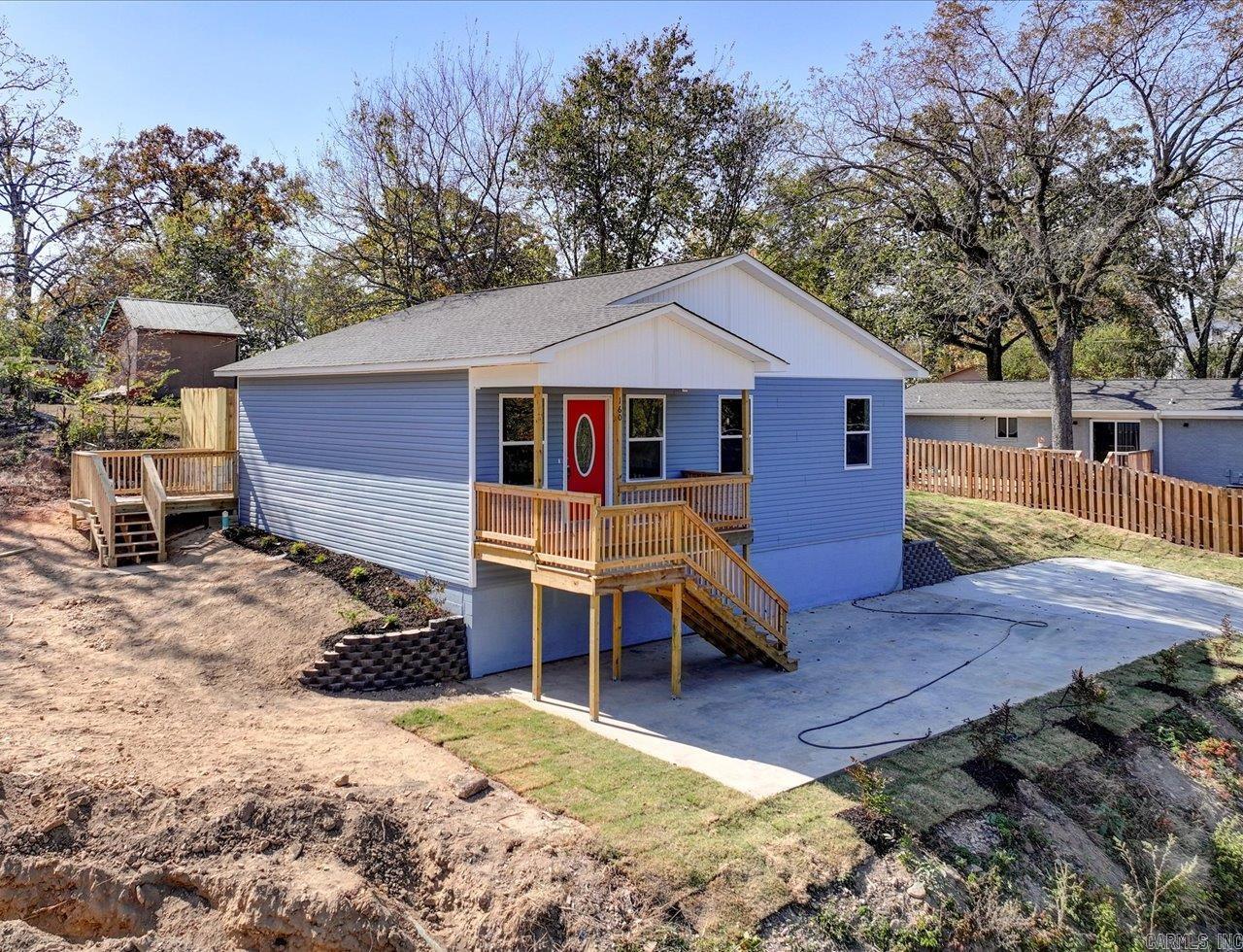 160 Woodridge Property Photo