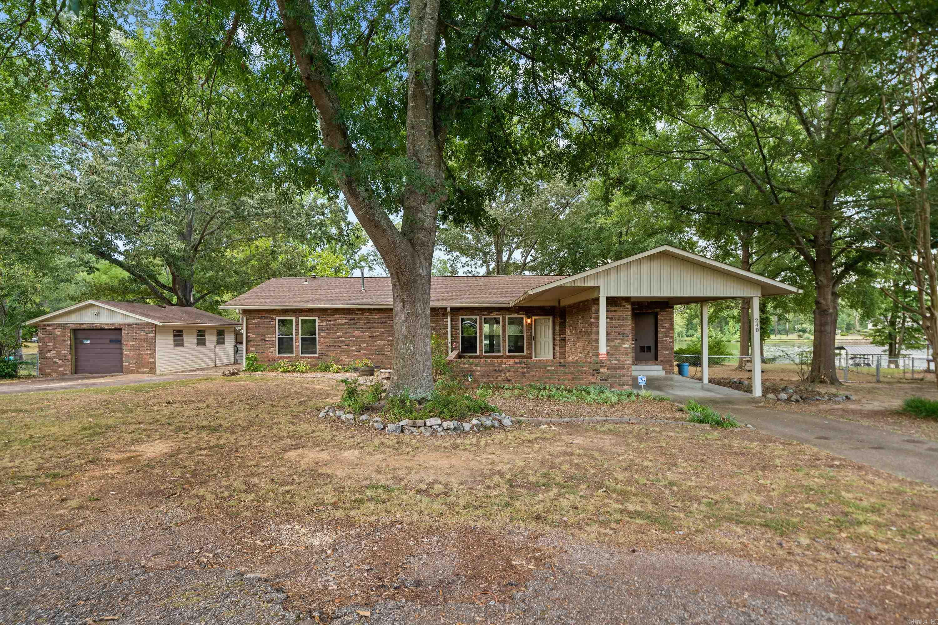 240 William Square Property Photo 1