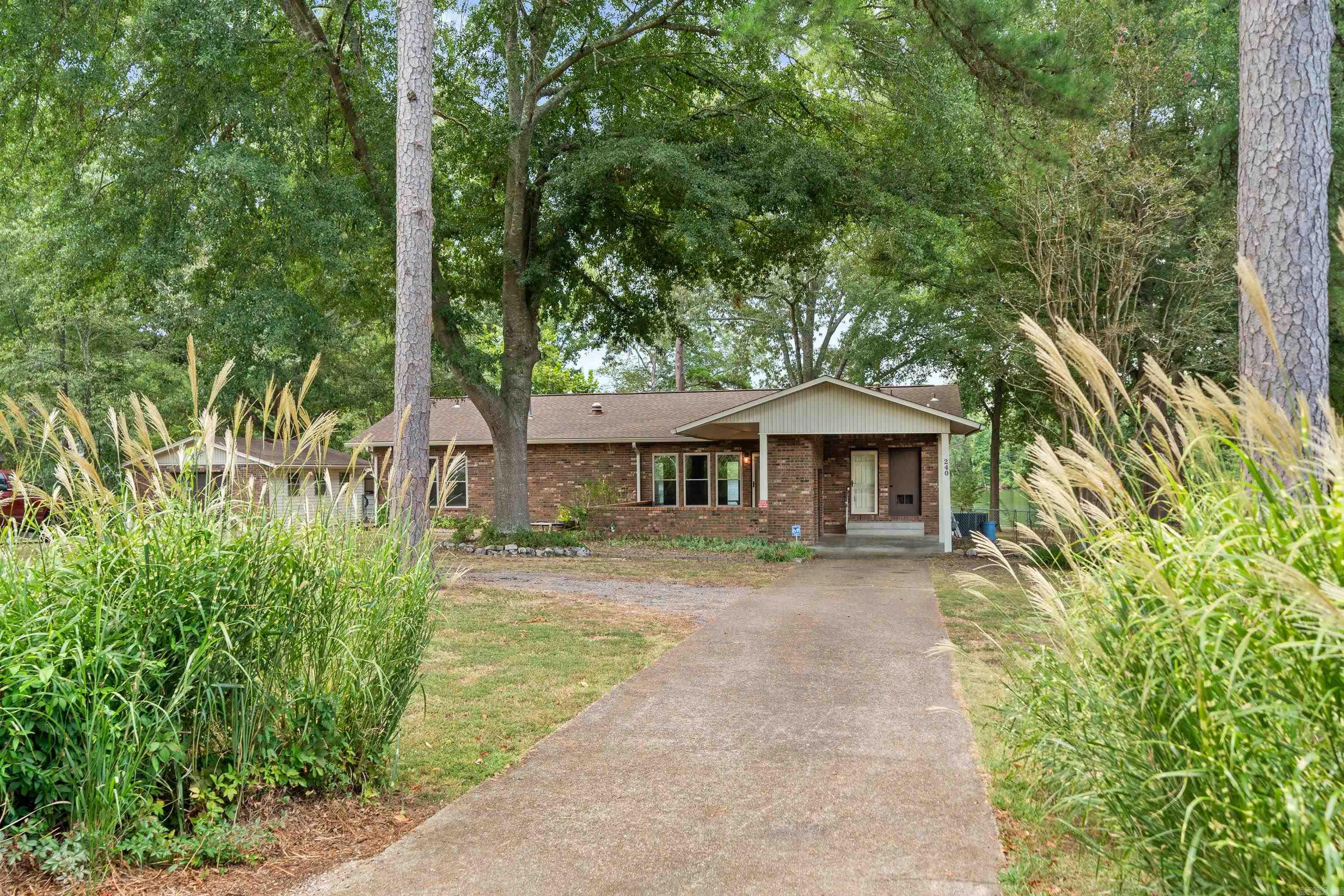 240 William Square Property Photo 2