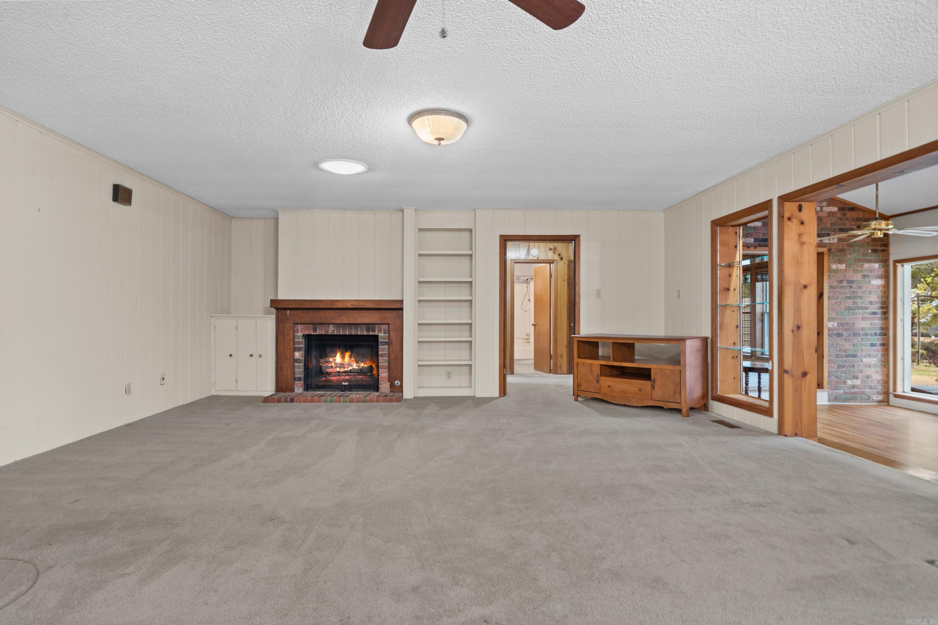 240 William Square Property Photo 7