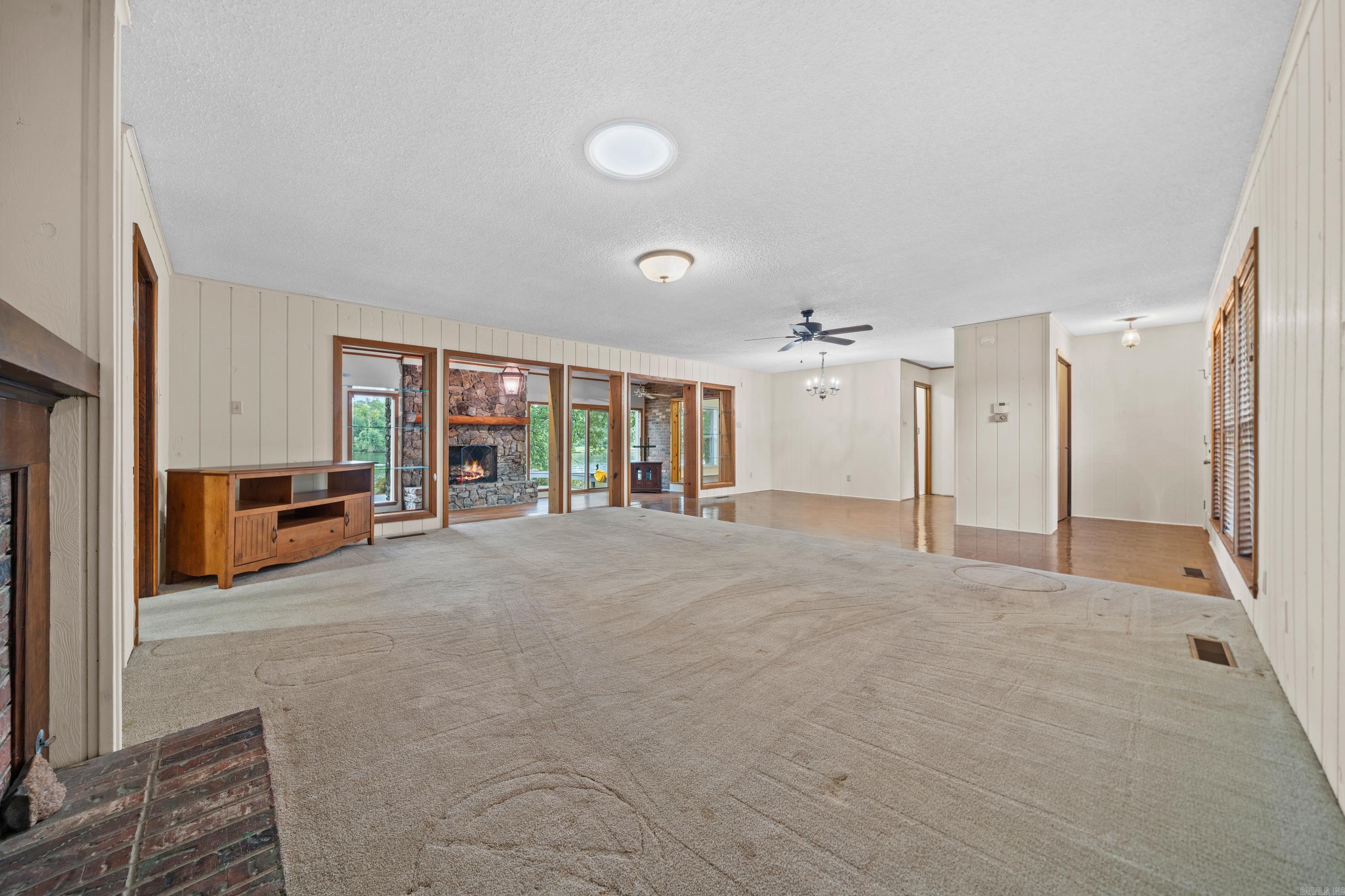 240 William Square Property Photo 8