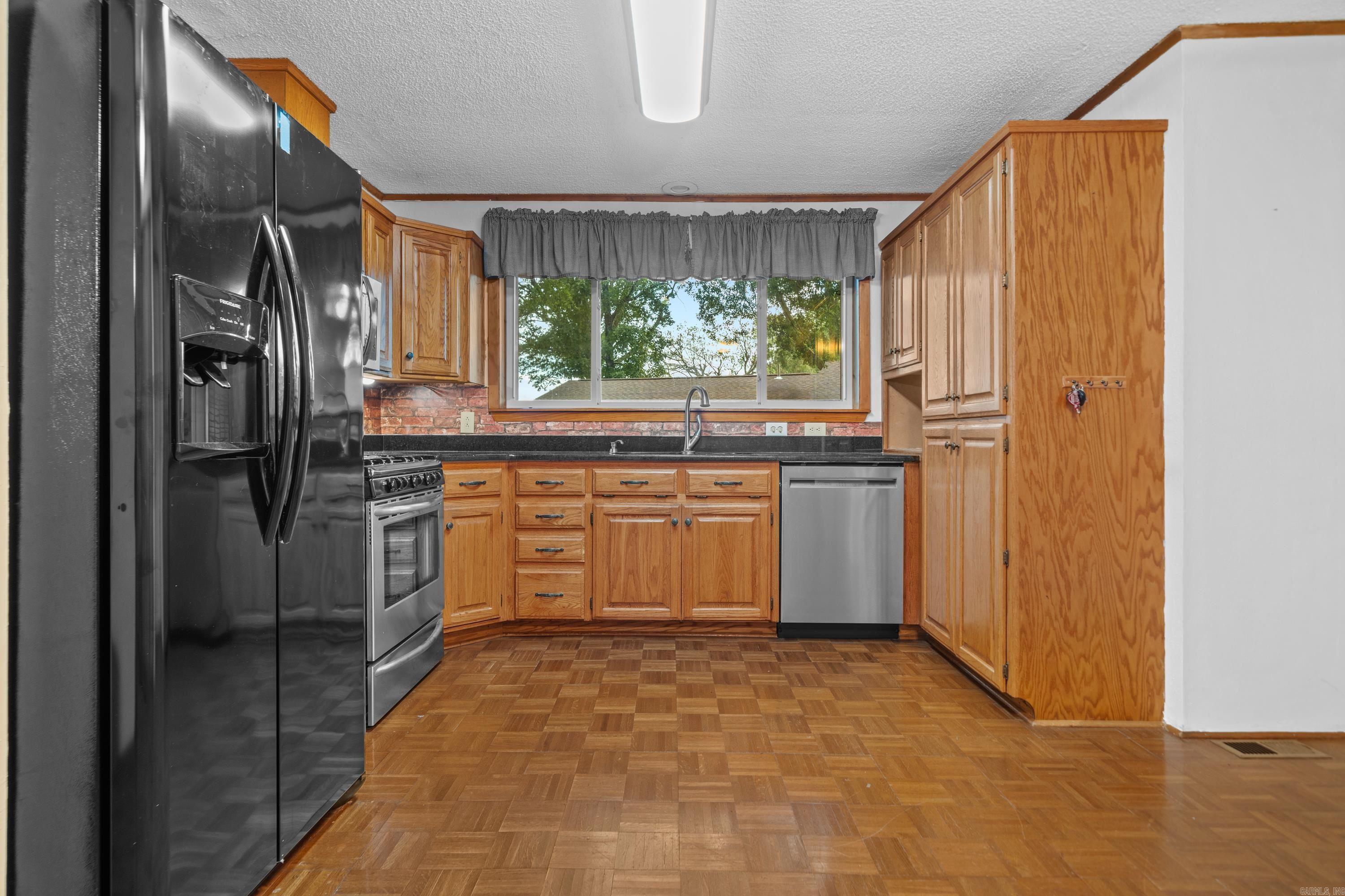 240 William Square Property Photo 9