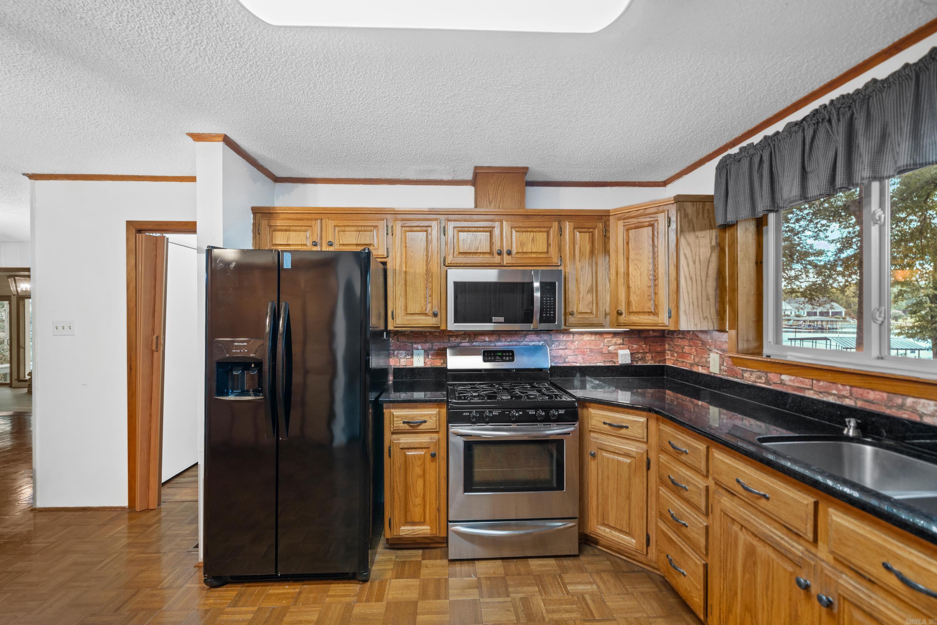 240 William Square Property Photo 11