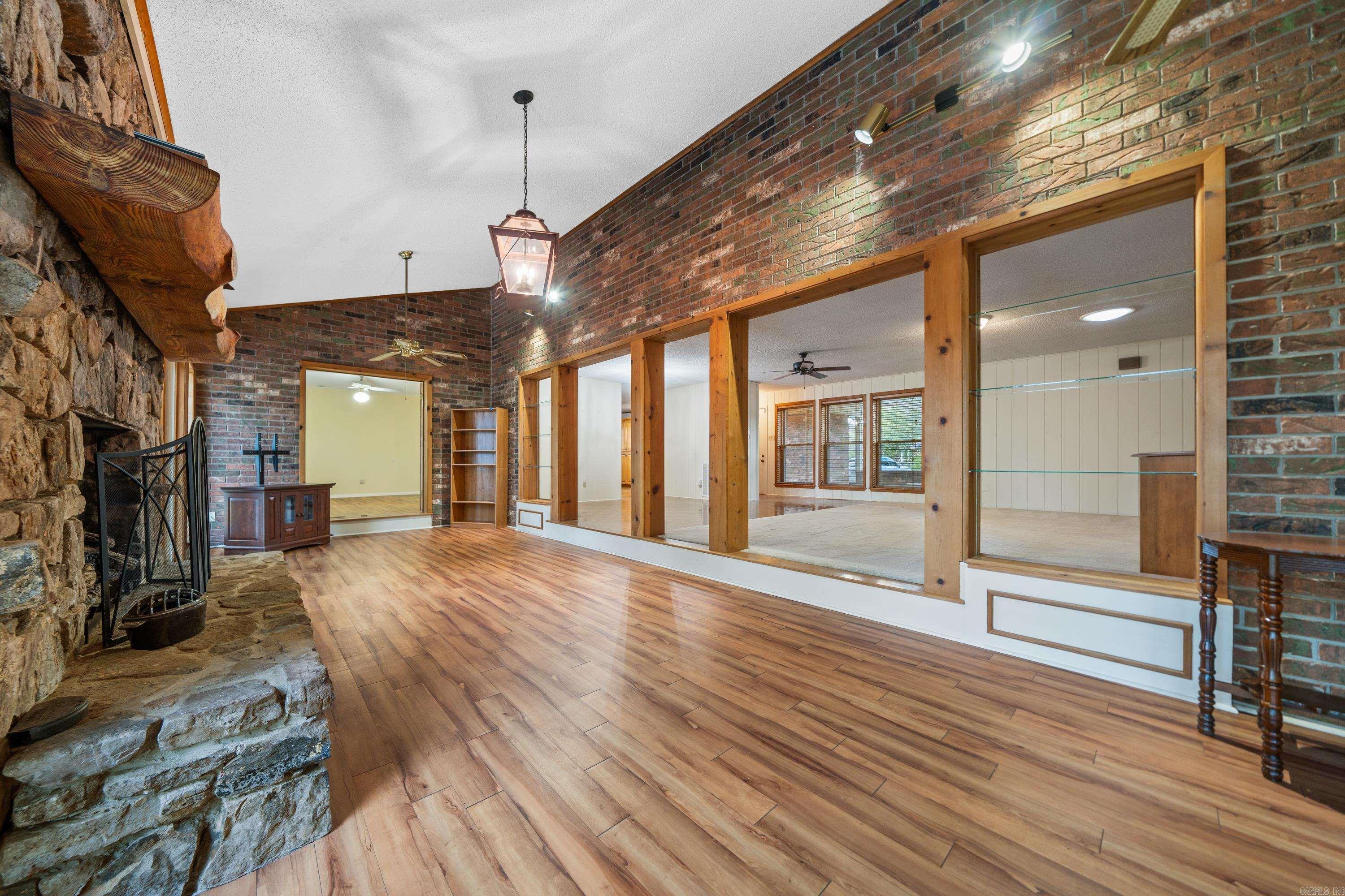 240 William Square Property Photo 16