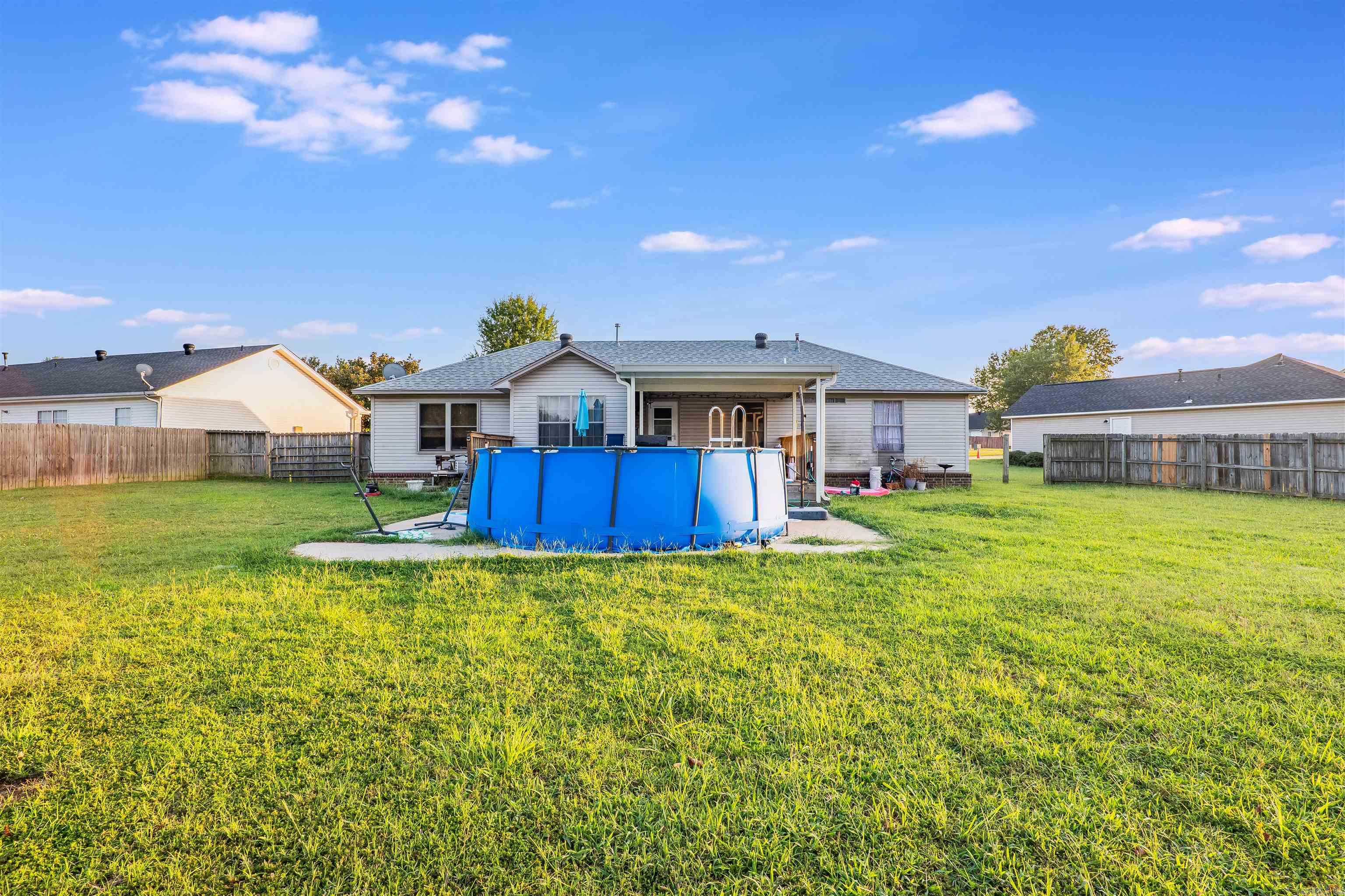 16 Applewood Cir Property Photo 4