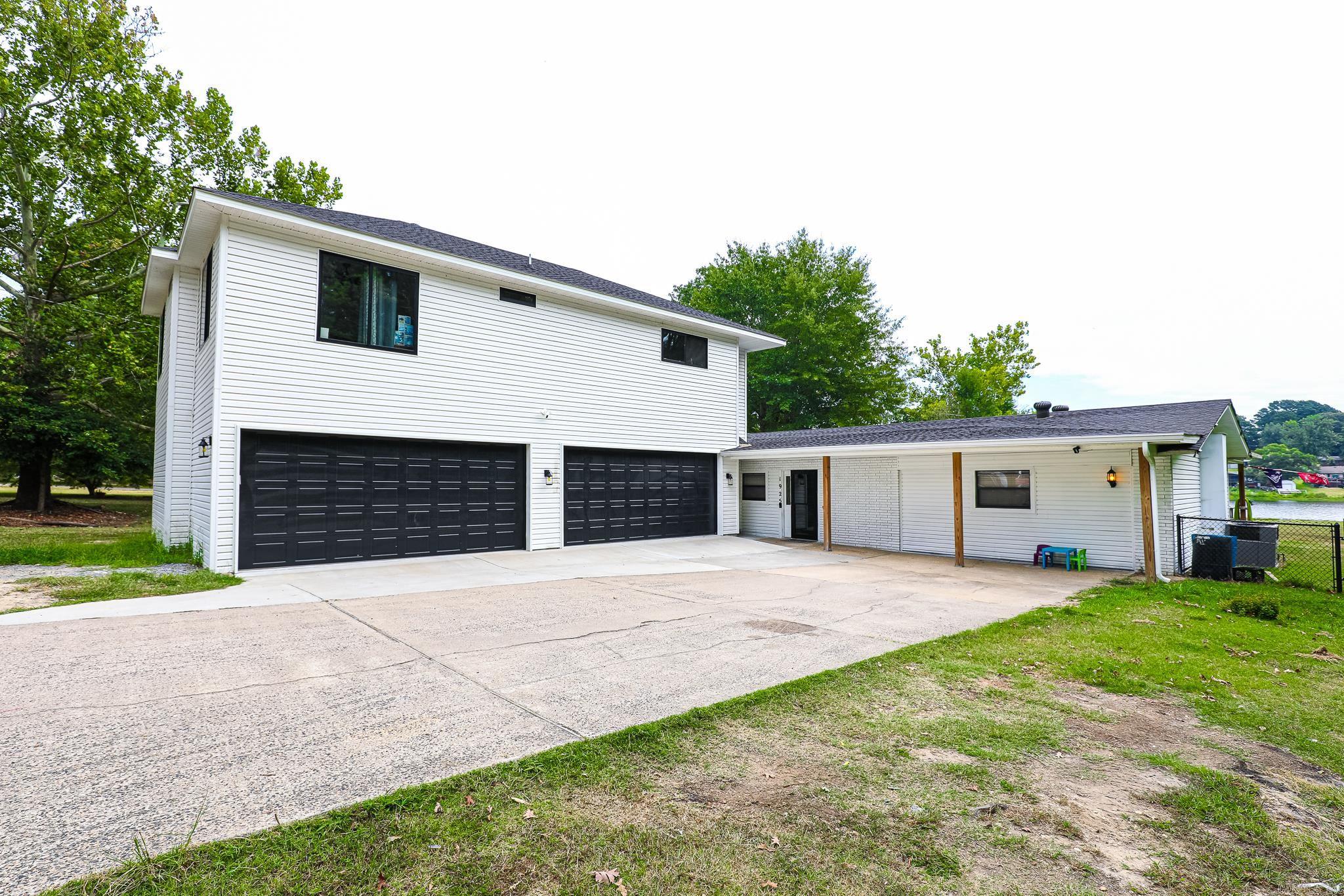 1925 W Lakeview Property Photo